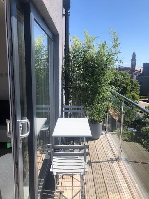 Town Ctr, Balcony, Free Parking Apartment *