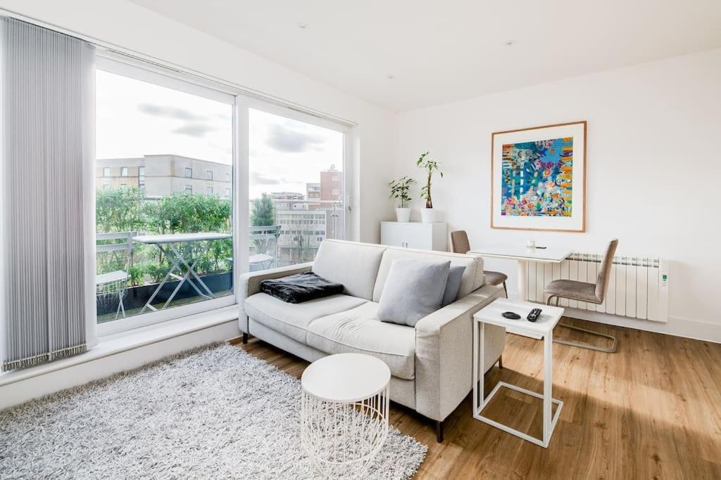 Town Ctr, Balcony, Free Parking Apartment