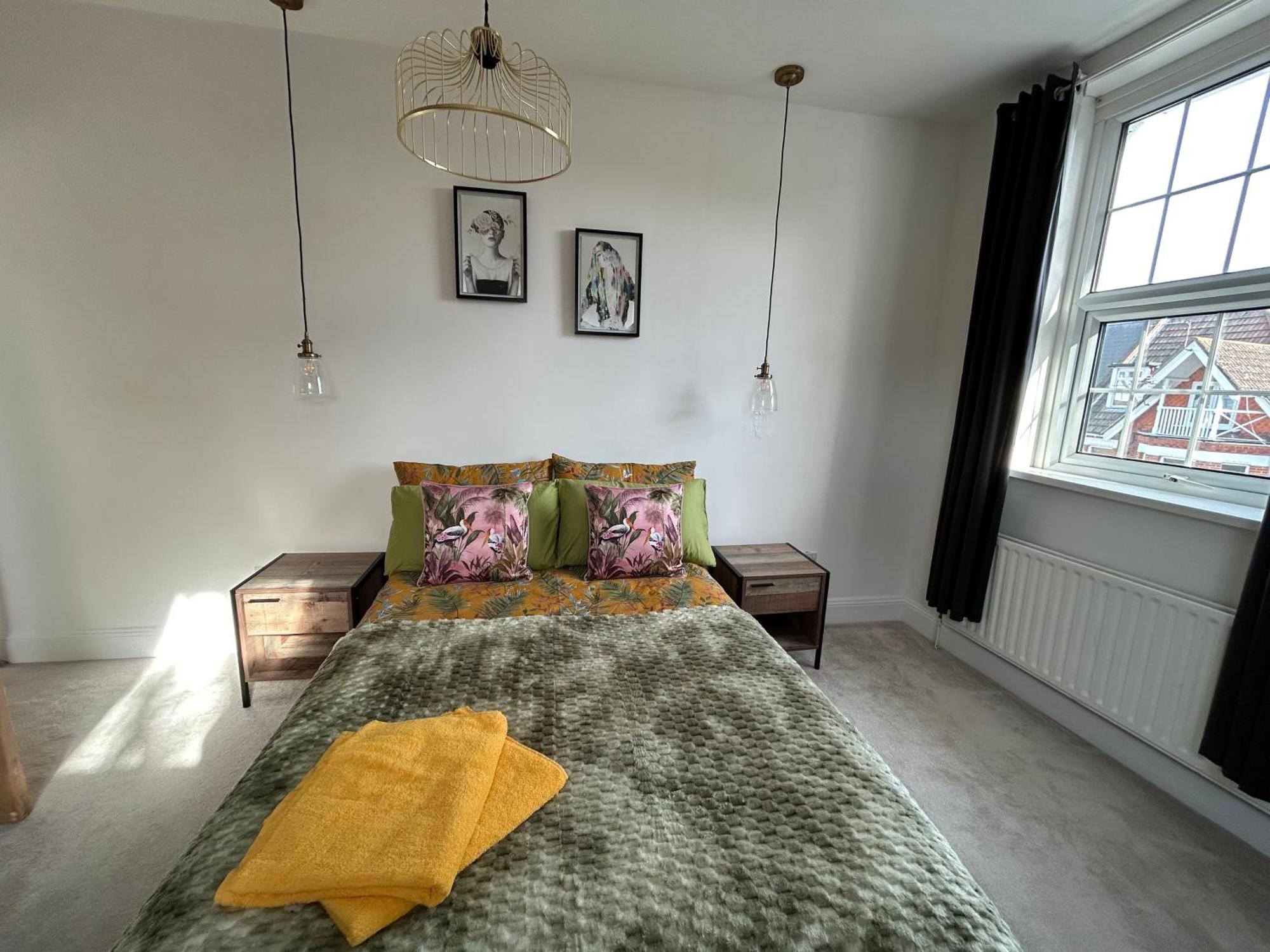 Seaside Rentals Bournemouth - 2Br, Upto 6Ppl, Beach 3 Min Walk, Dogs Ok, Wifi, Park 2 Cars *