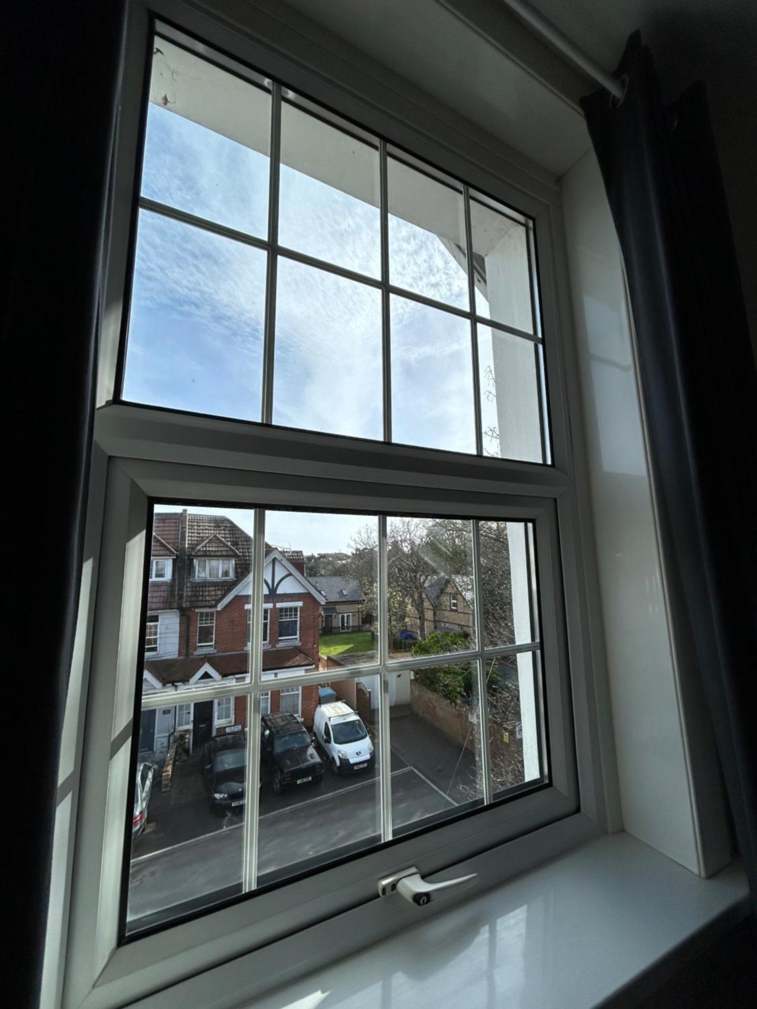 Seaside Rentals Bournemouth - 2Br, Upto 6Ppl, Beach 3 Min Walk, Dogs Ok, Wifi, Park 2 Cars Apartment
