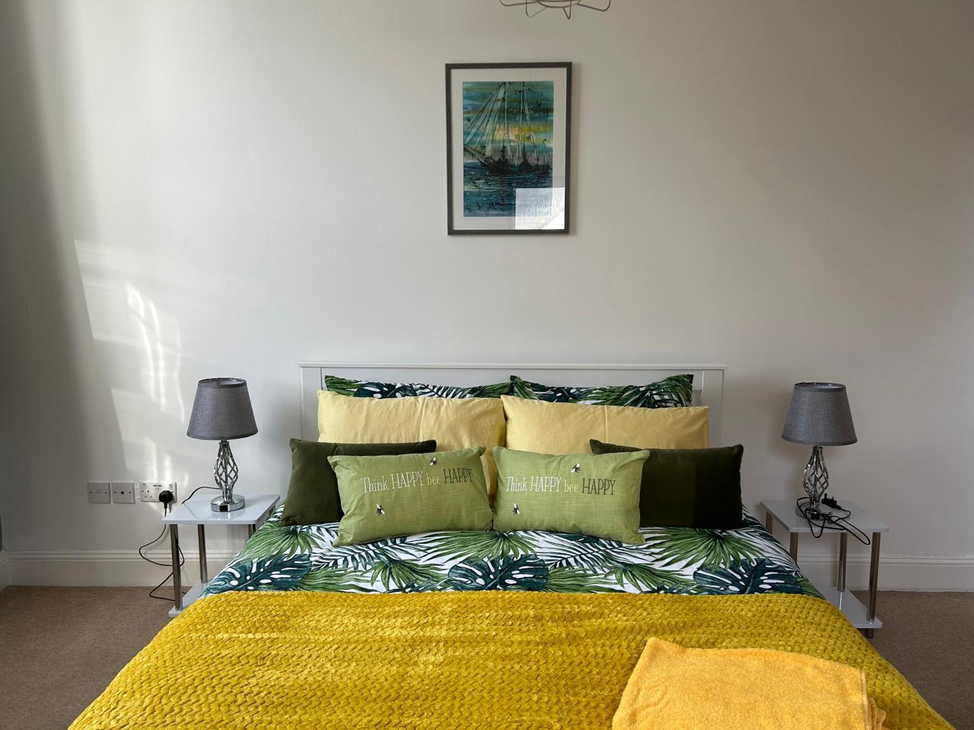 Apartment Seaside Rentals Bournemouth - 2Br, Upto 6Ppl, Beach 3 Min Walk, Dogs Ok, Wifi, Park 2 Cars *