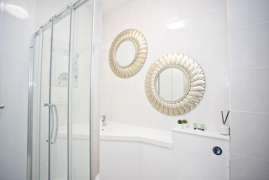 Town Centre Large 2 Bedroom - - Parking Apartment Bournemouth