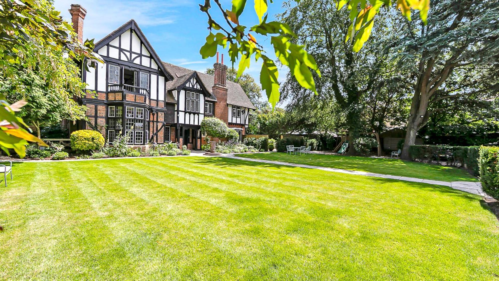 Holiday home Tudor Grange