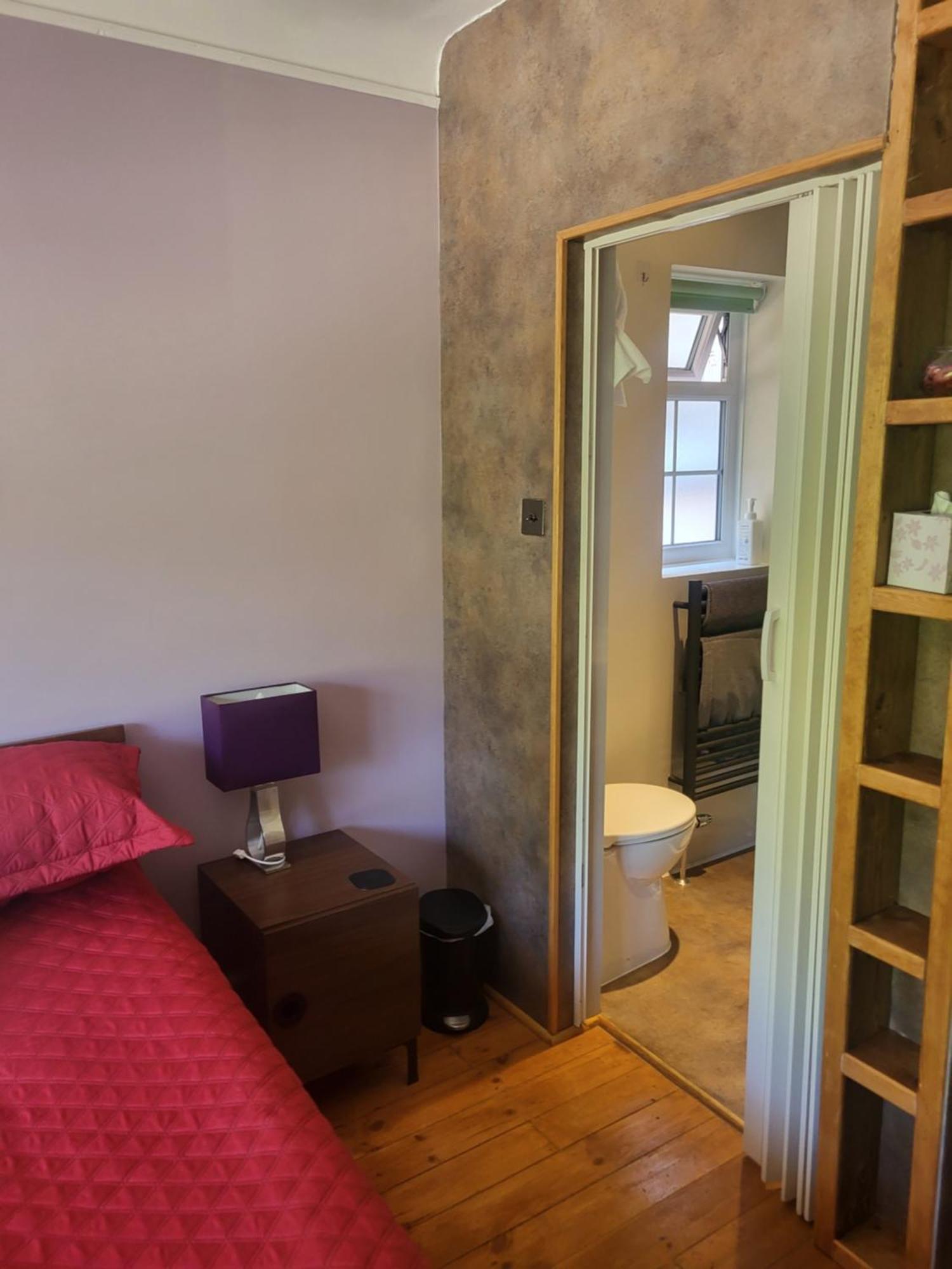 Little Robin Gate - Free Parking - - 10 Min Walk To Train Station Guest house *
