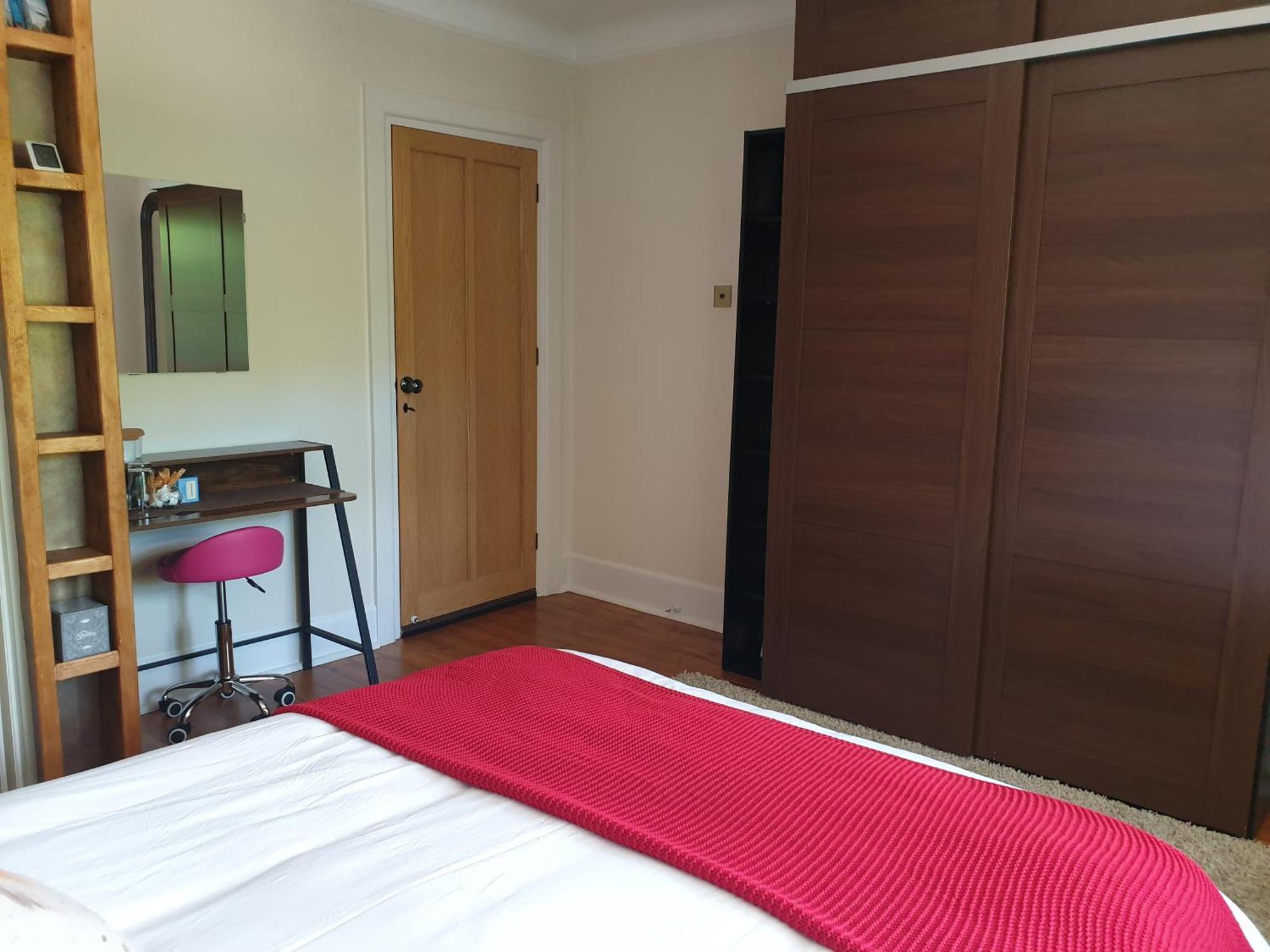 Little Robin Gate - Free Parking - - 10 Min Walk To Train Station