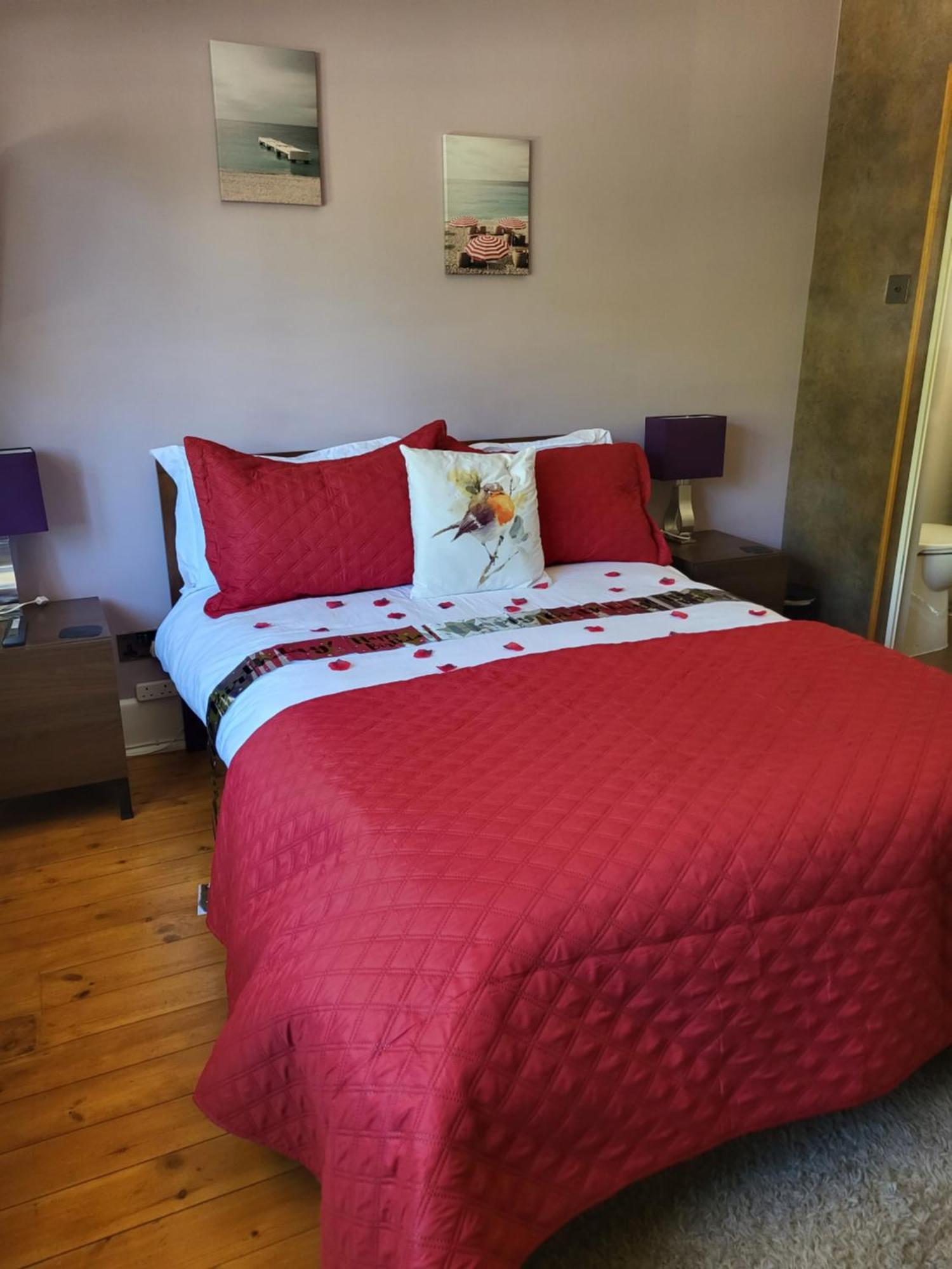 Little Robin Gate - Free Parking - - 10 Min Walk To Train Station Guest house Bournemouth