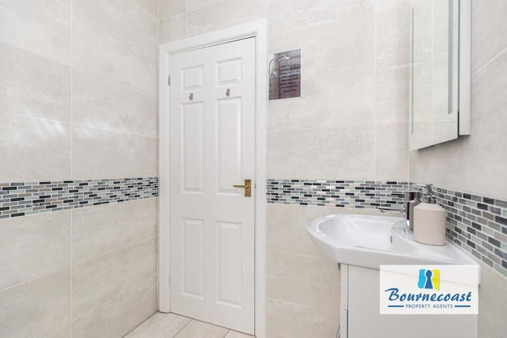 Bournecoast - Ground Floor Close To Sandy Beaches With Patio - Fm660 * Bournemouth