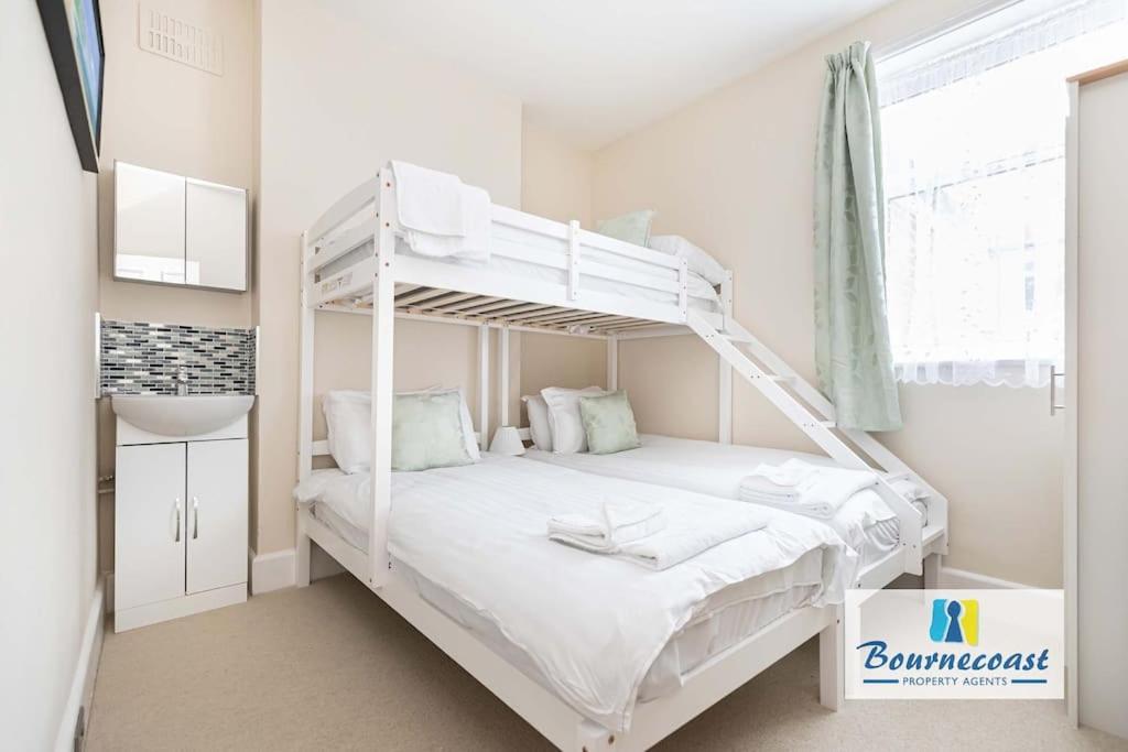 Bournecoast - Ground Floor Close To Sandy Beaches With Patio - Fm660 Apartment Bournemouth