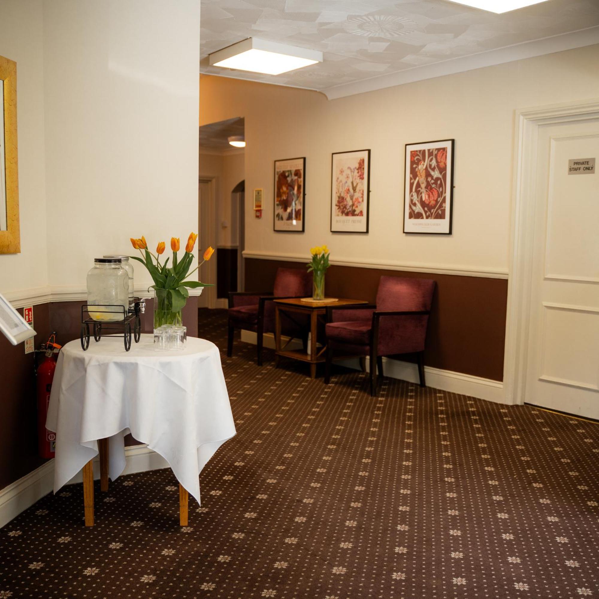 The Mayfair Hotel 3*