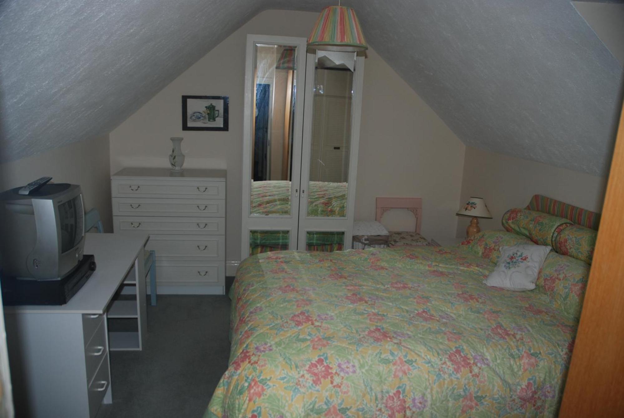 Discoveries House Guest house *