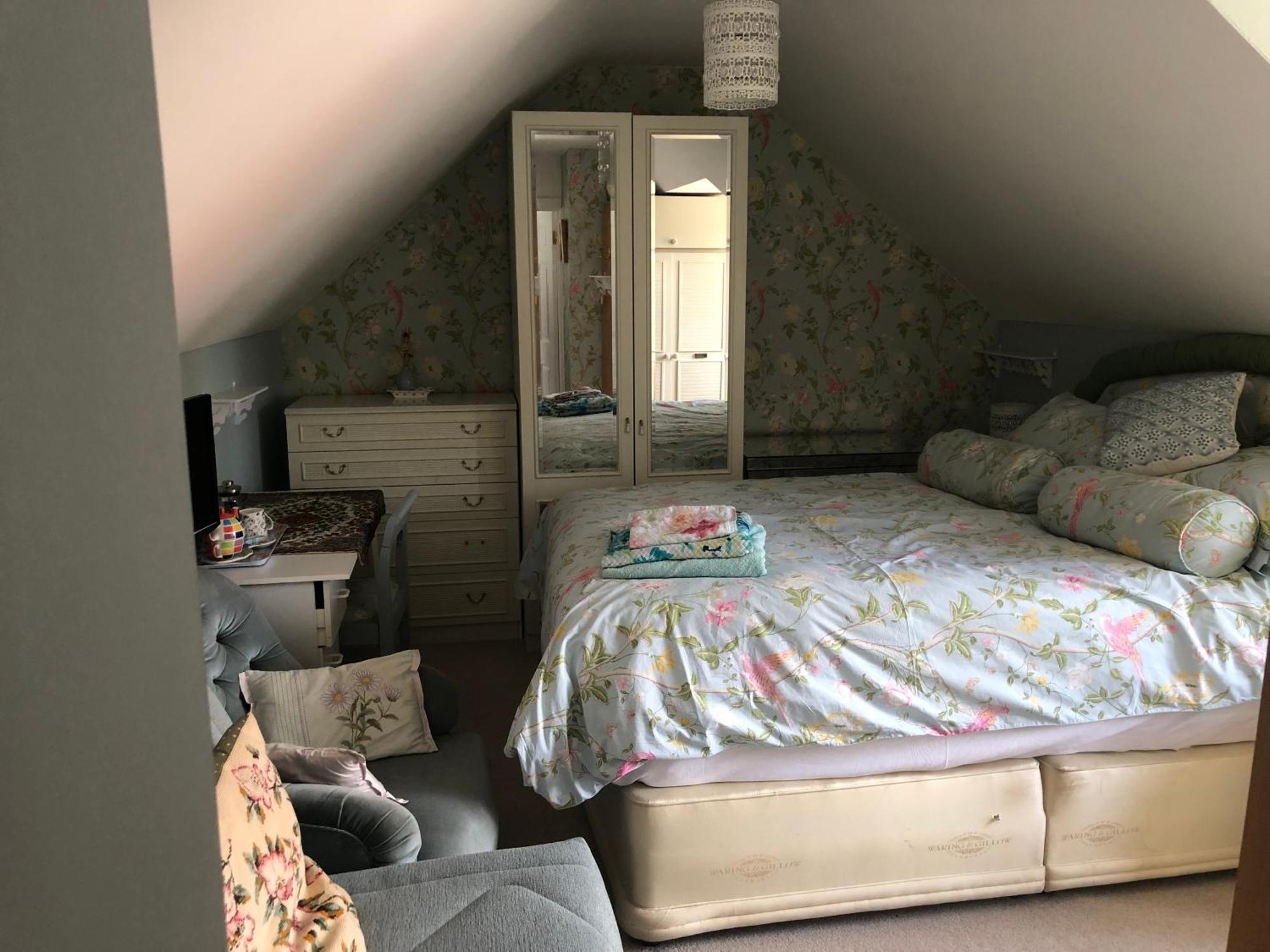 Discoveries House Guest house *