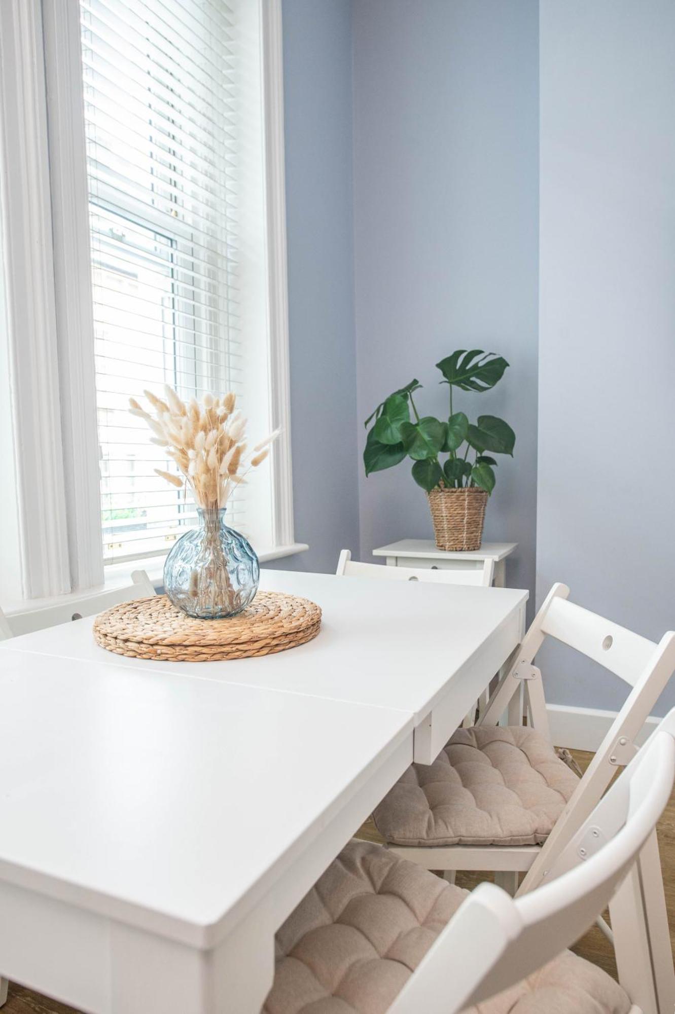 Apartment Verulum - By Coastline Retreats - Beautifully Designed Luxury Town Centre - 5 Minute Walk To The - Parking Included *