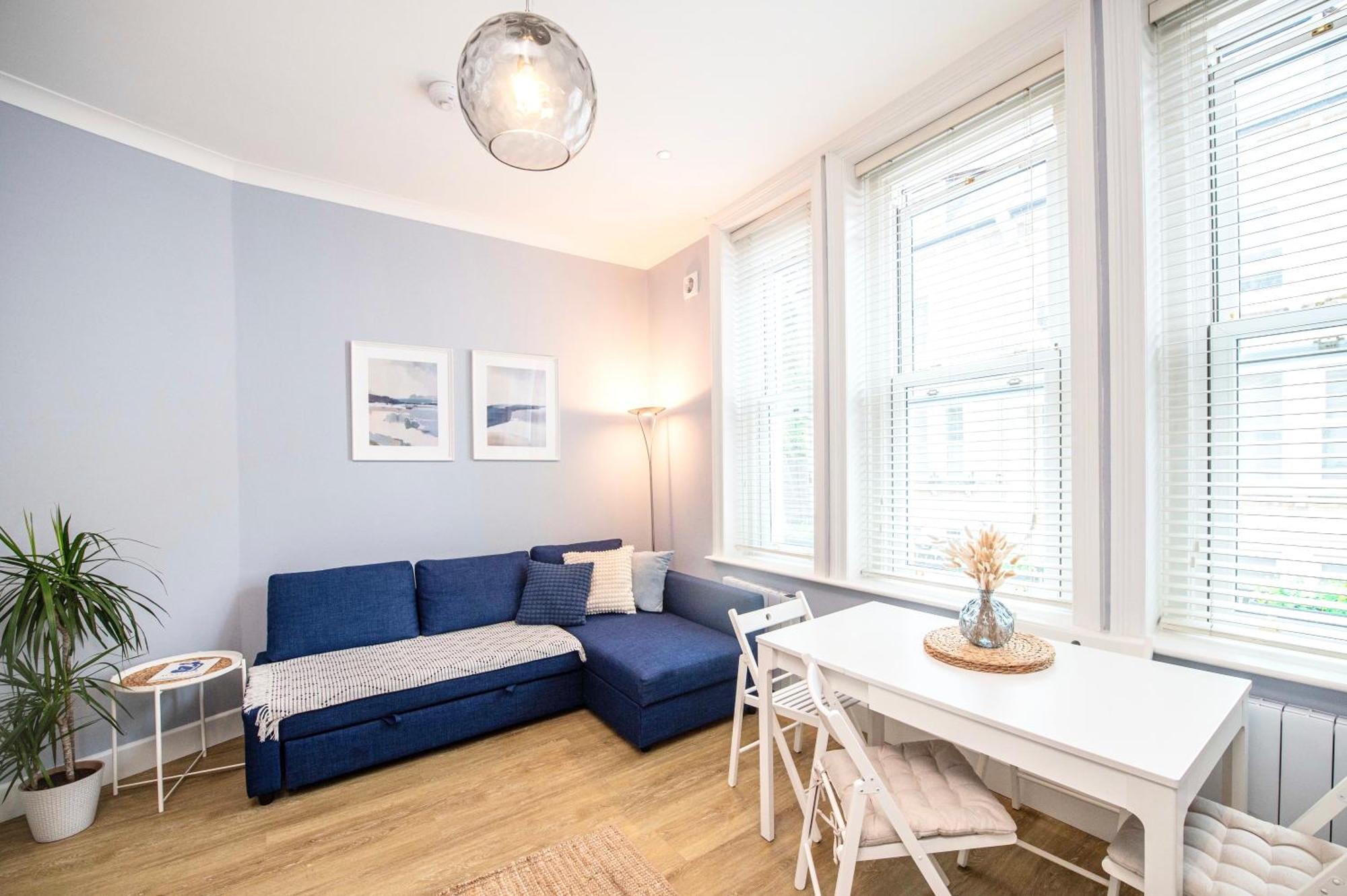 Verulum - By Coastline Retreats - Beautifully Designed Luxury Town Centre - 5 Minute Walk To The - Parking Included * Bournemouth