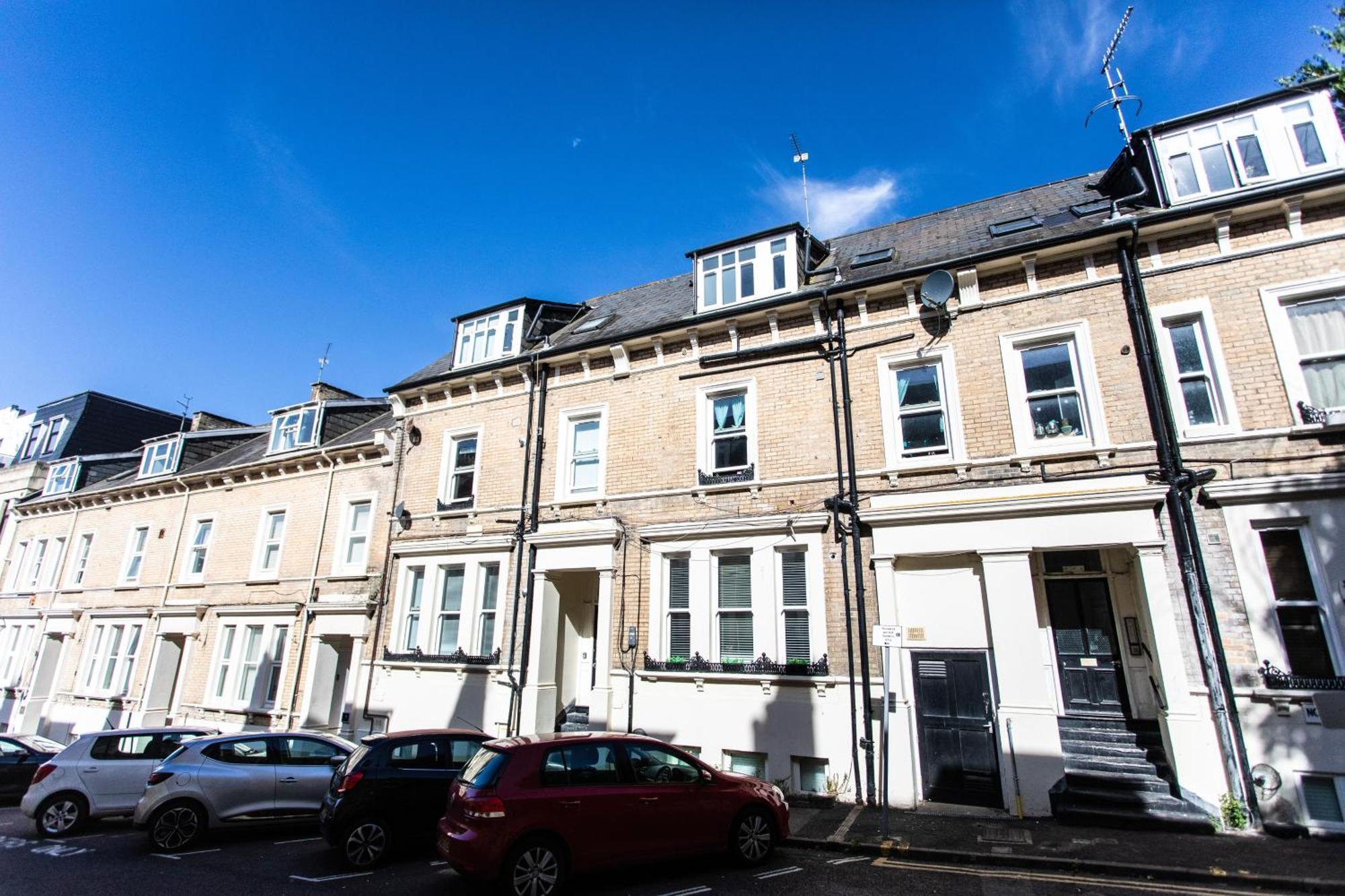 Verulum - By Coastline Retreats - Beautifully Designed Luxury Town Centre - 5 Minute Walk To The - Parking Included *
