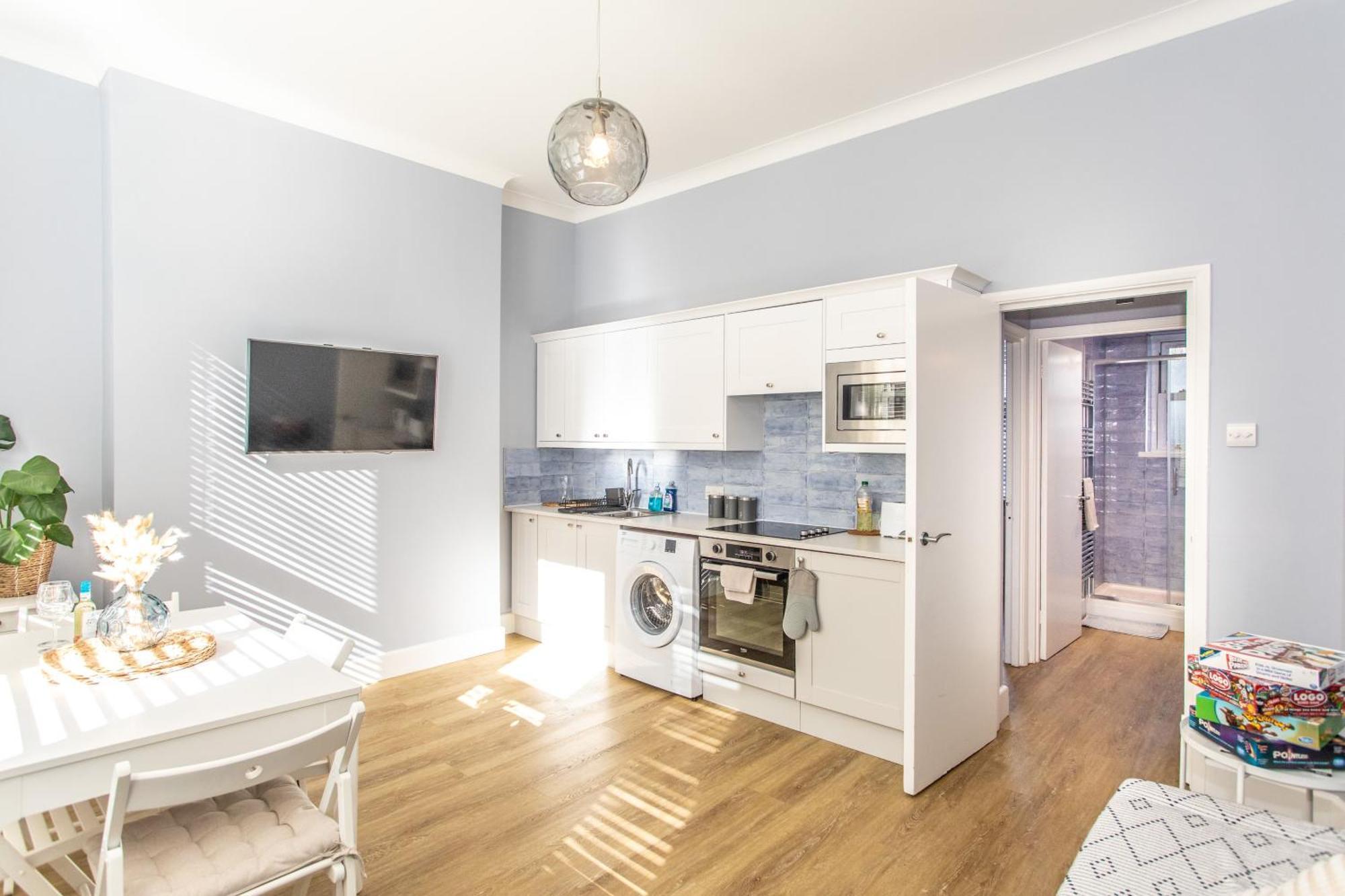 Verulum - By Coastline Retreats - Beautifully Designed Luxury Town Centre - 5 Minute Walk To The - Parking Included Bournemouth