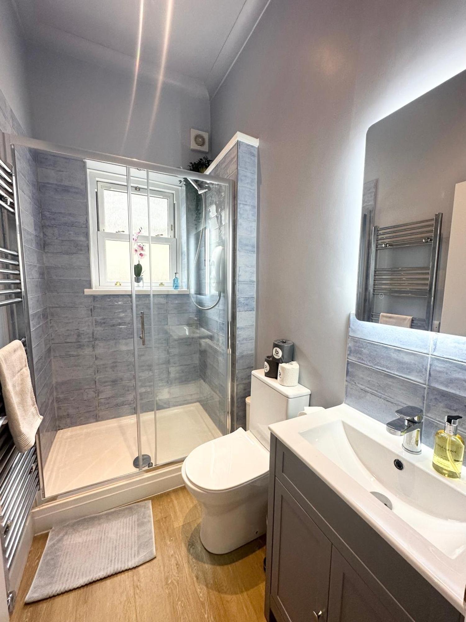 Verulum - By Coastline Retreats - Beautifully Designed Luxury Town Centre - 5 Minute Walk To The - Parking Included