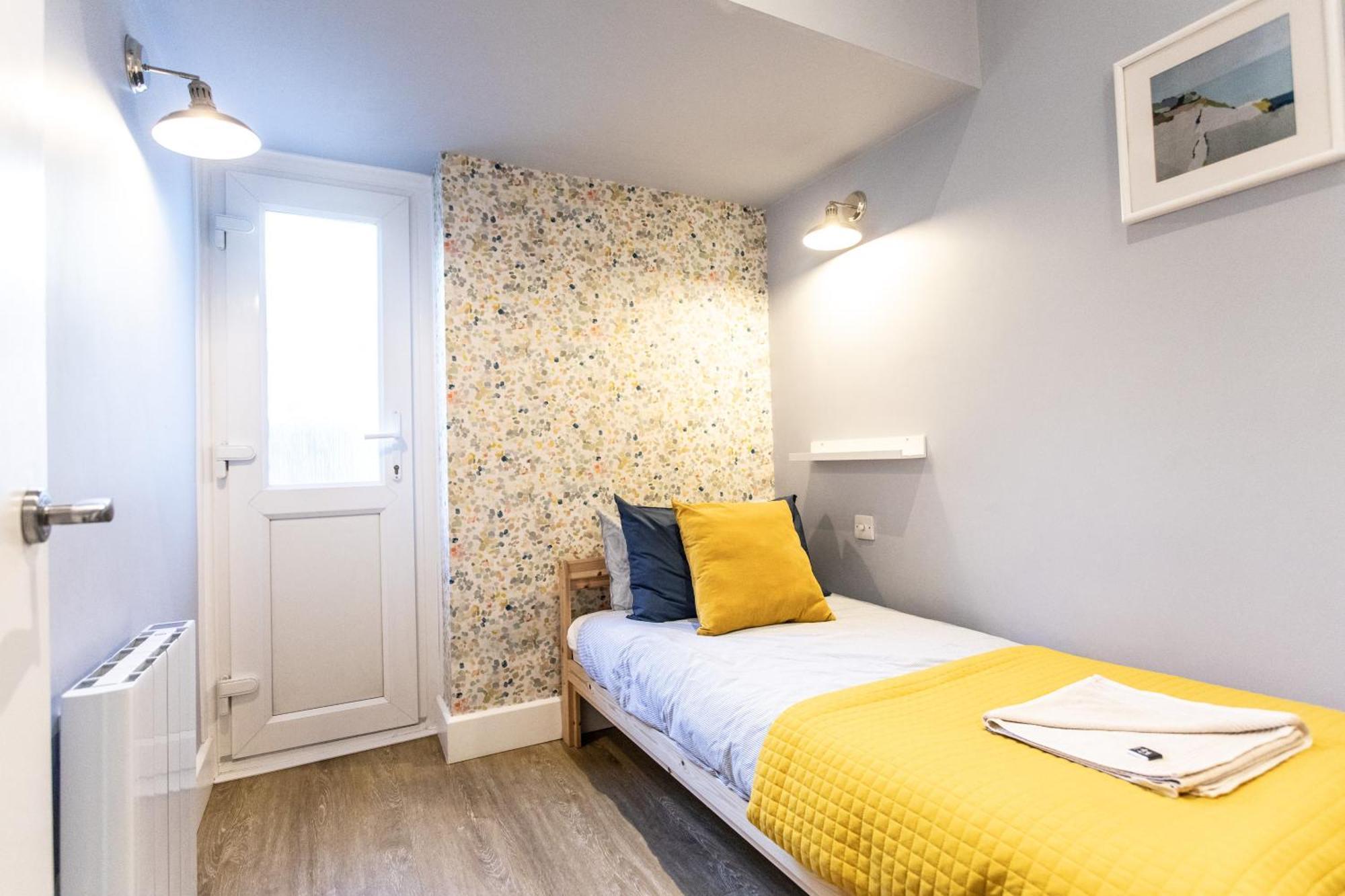 Verulum - By Coastline Retreats - Beautifully Designed Luxury Town Centre - 5 Minute Walk To The - Parking Included Apartment