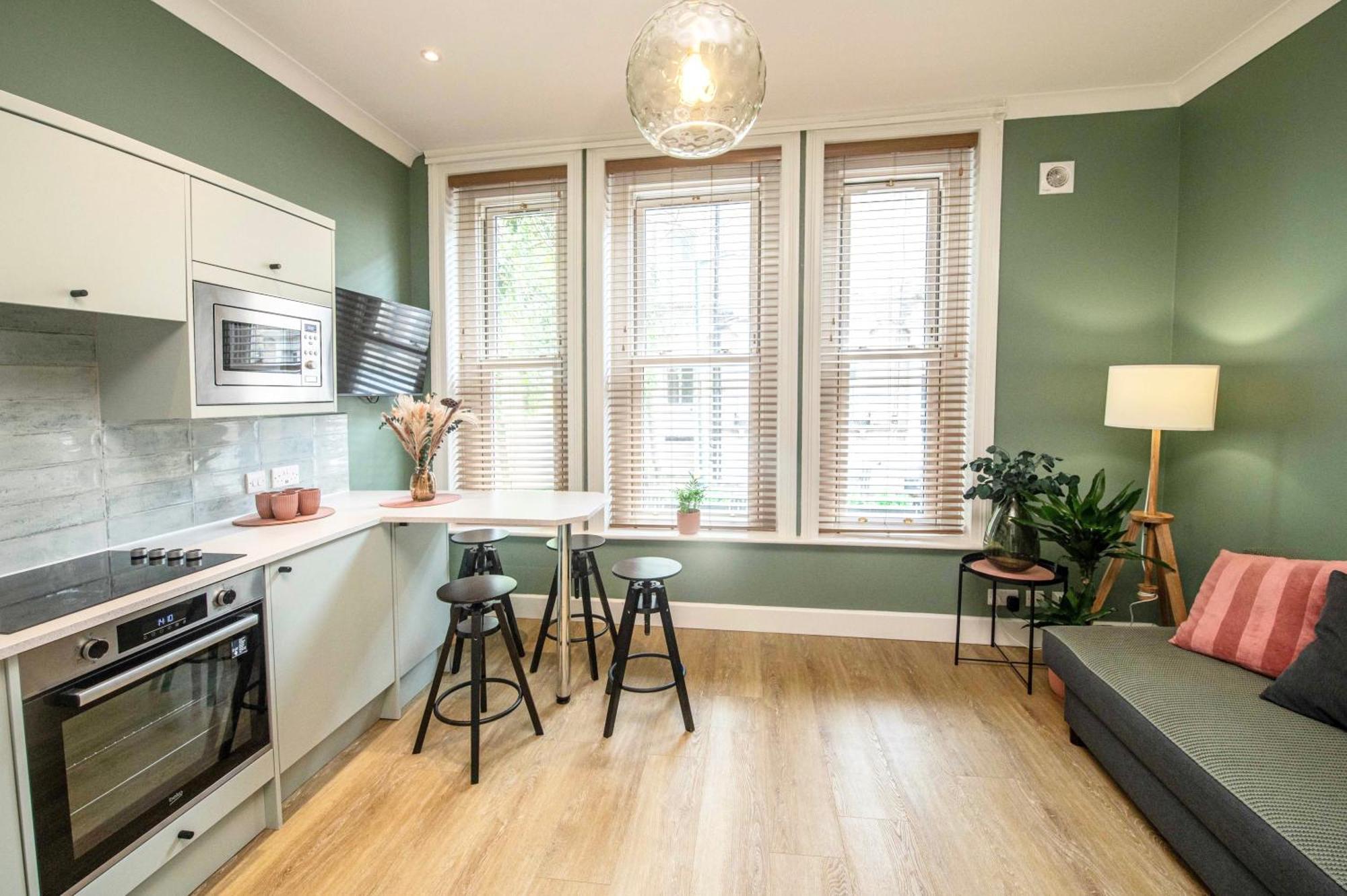 Verulum - By Coastline Retreats - Beautifully Designed Luxury Town Centre - 5 Minute Walk To The - Parking Included Apartment Bournemouth