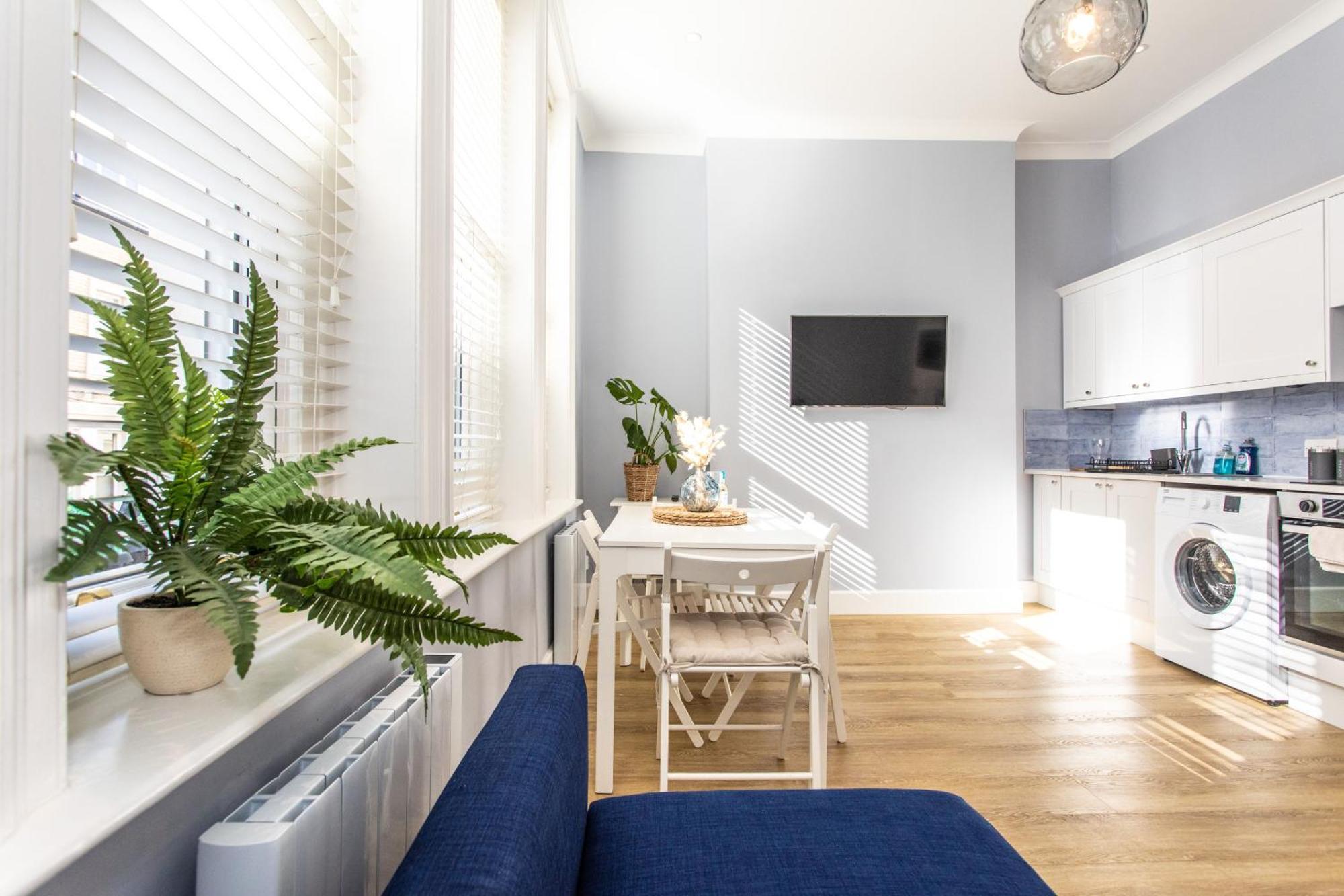 Verulum - By Coastline Retreats - Beautifully Designed Luxury Town Centre - 5 Minute Walk To The - Parking Included * Bournemouth