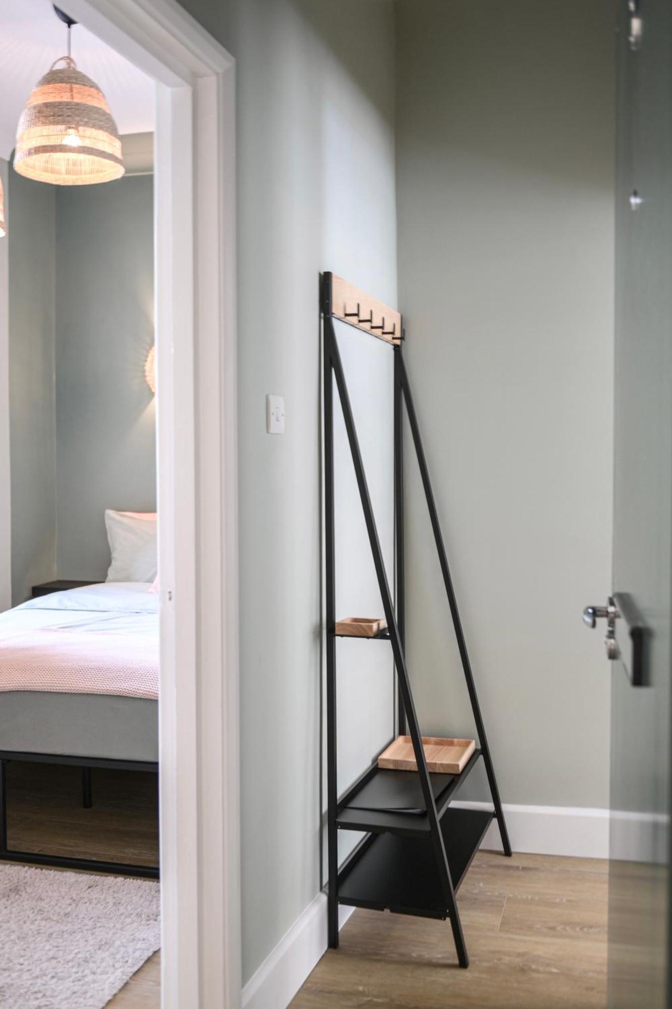 Verulum - By Coastline Retreats - Beautifully Designed Luxury Town Centre - 5 Minute Walk To The - Parking Included Apartment *