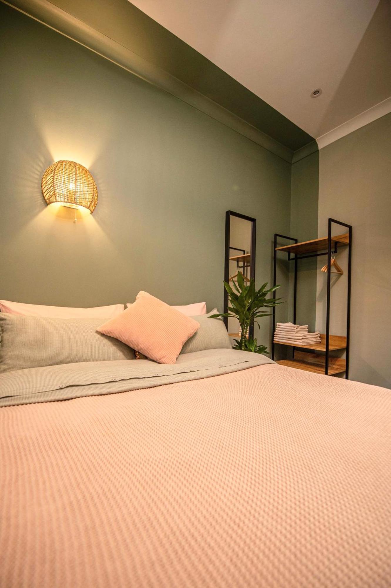 Verulum - By Coastline Retreats - Beautifully Designed Luxury Town Centre - 5 Minute Walk To The - Parking Included Apartment