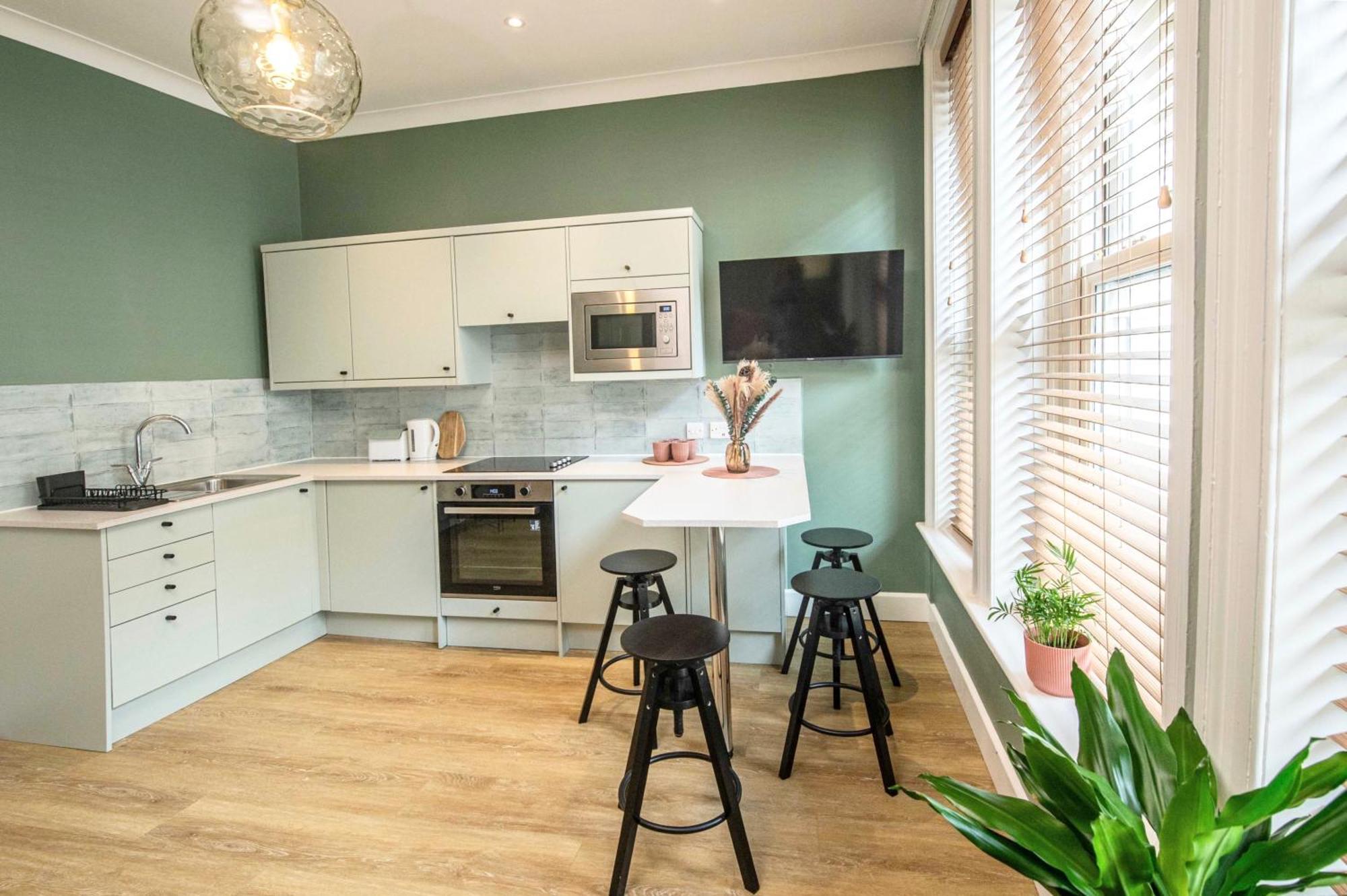 Verulum - By Coastline Retreats - Beautifully Designed Luxury Town Centre - 5 Minute Walk To The - Parking Included Apartment Bournemouth