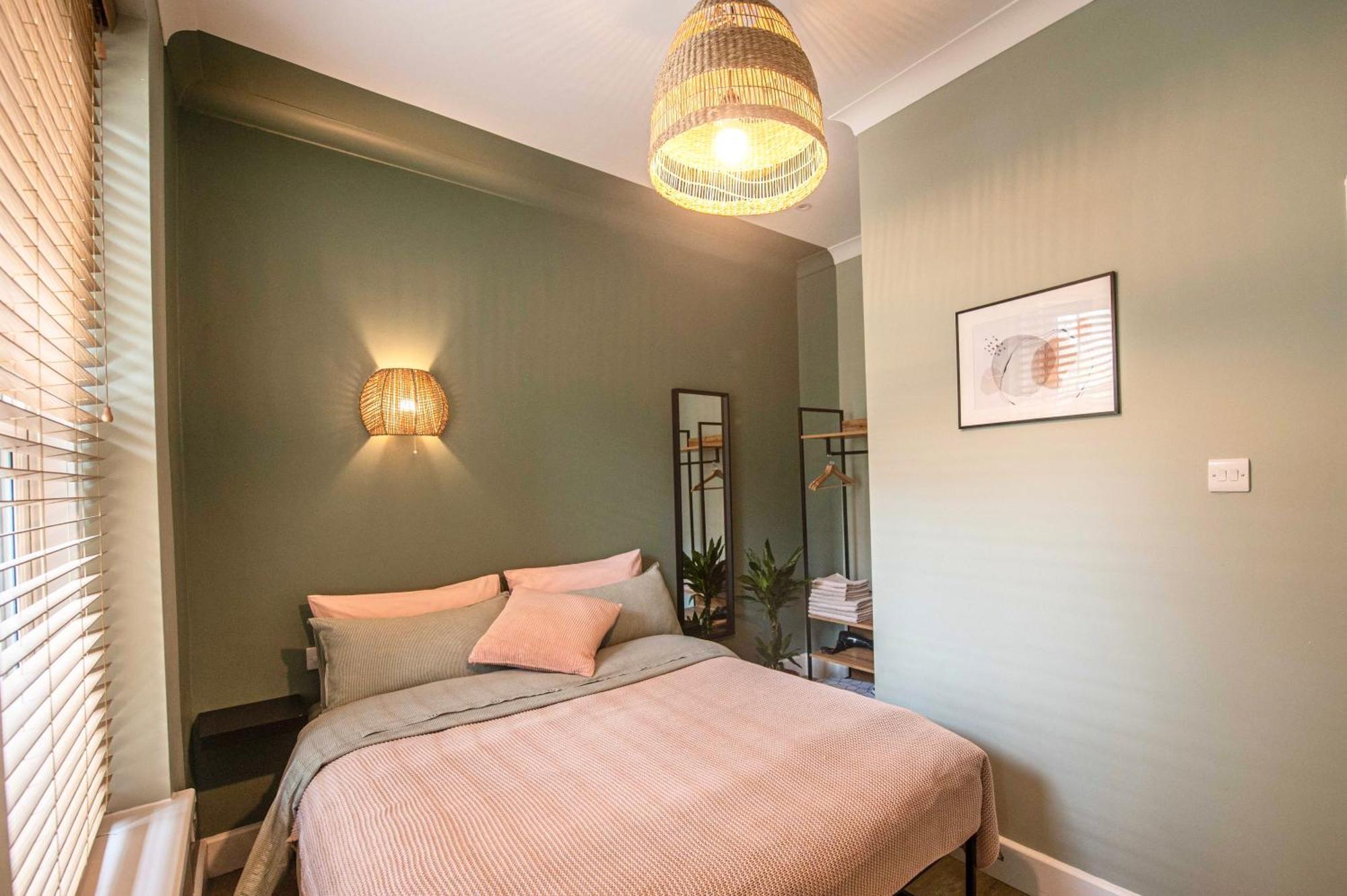 Verulum - By Coastline Retreats - Beautifully Designed Luxury Town Centre - 5 Minute Walk To The - Parking Included *