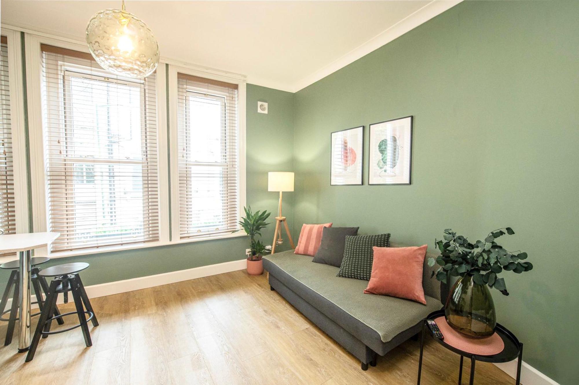 Verulum - By Coastline Retreats - Beautifully Designed Luxury Town Centre - 5 Minute Walk To The - Parking Included