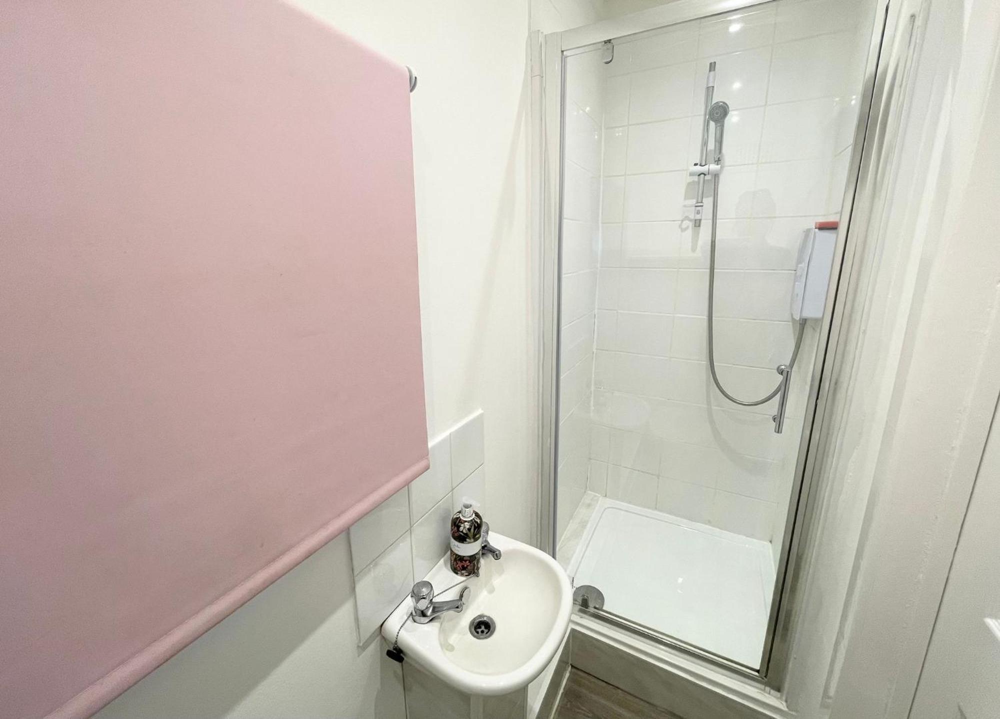 3 Methuen Close *