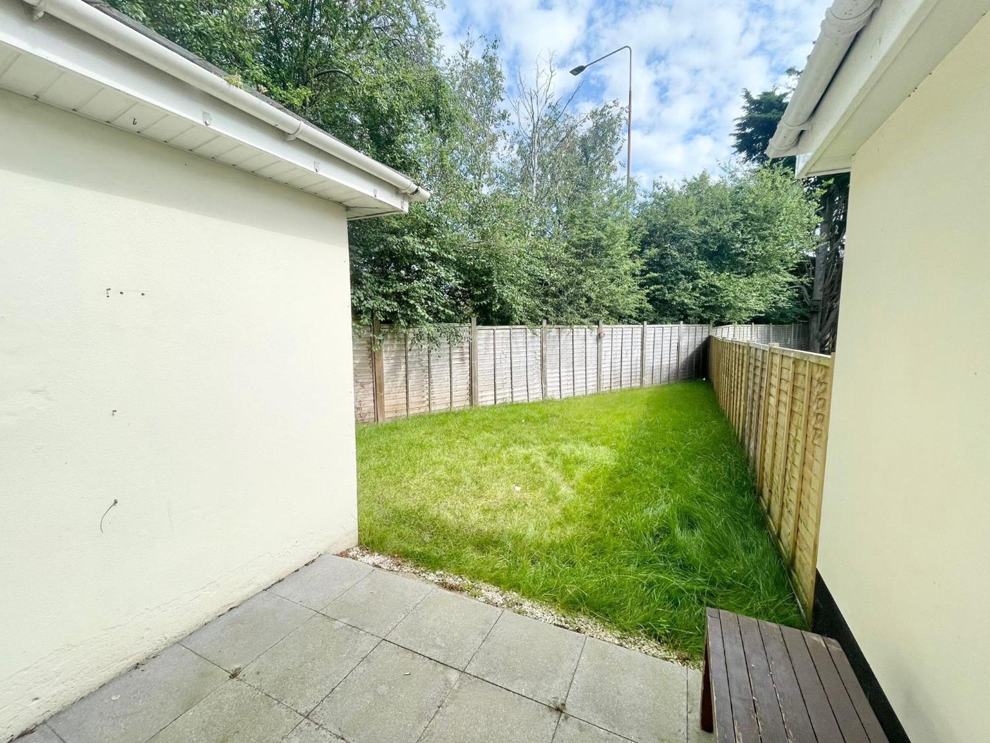 Apartment 3 Methuen Close *