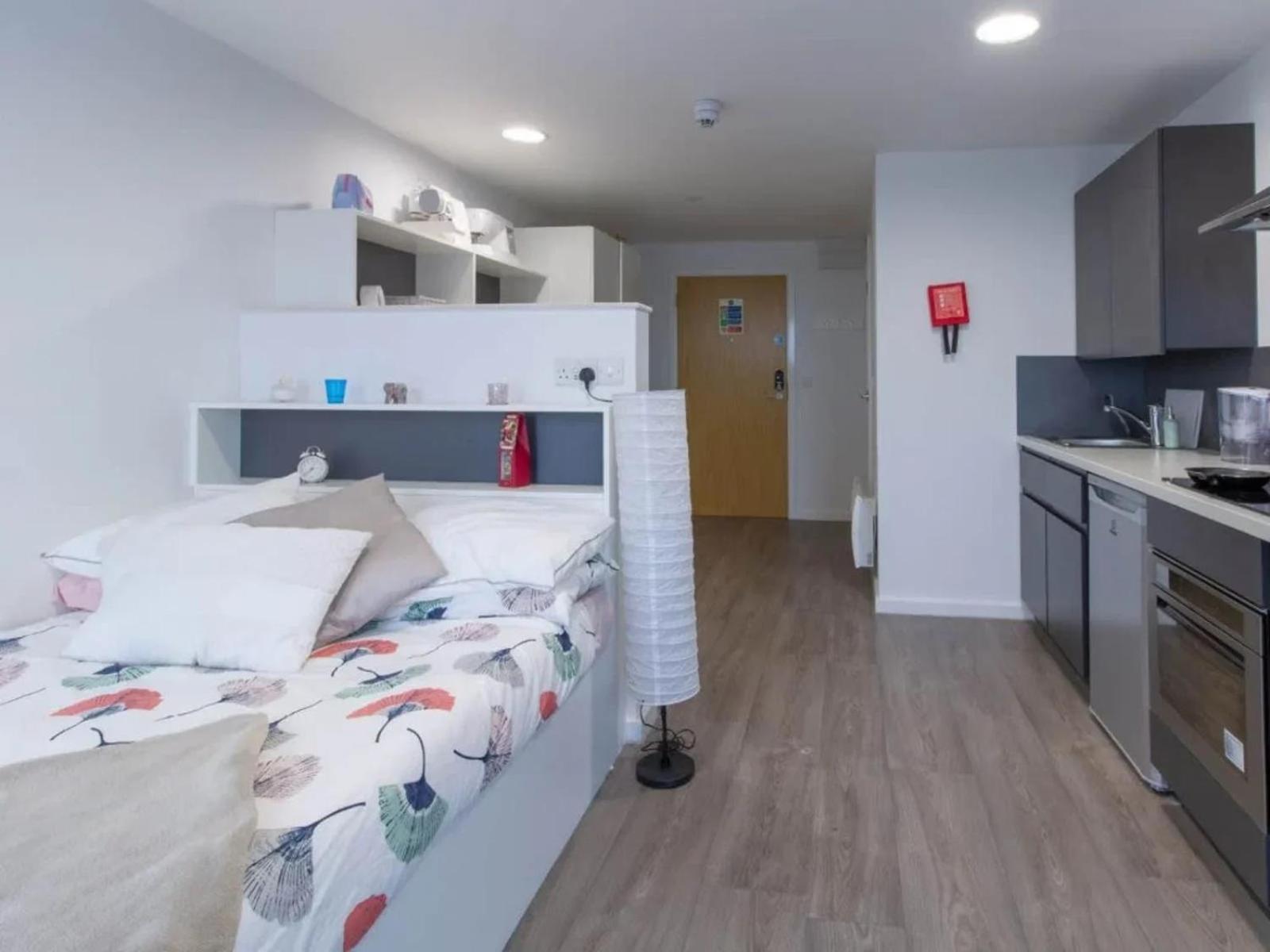 Stunning Private Ensuites At Oxford Point In Close To The Bournemouth