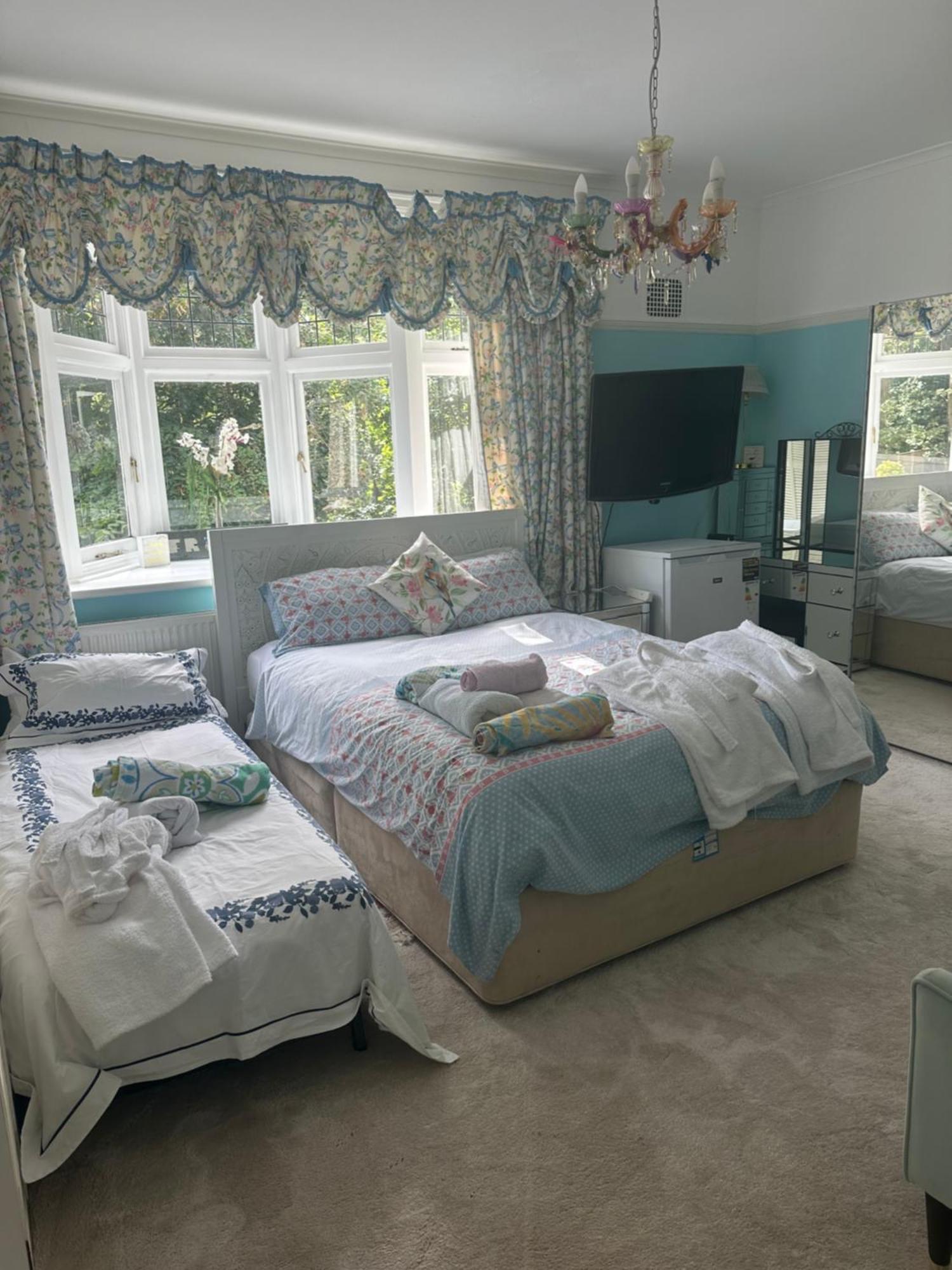Guest house Discoveries House *