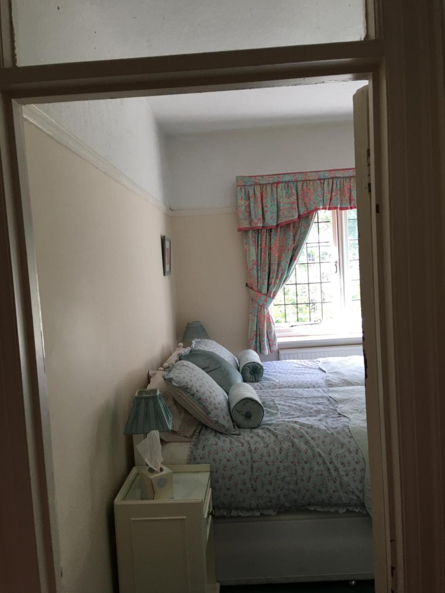 Discoveries House Guest house *