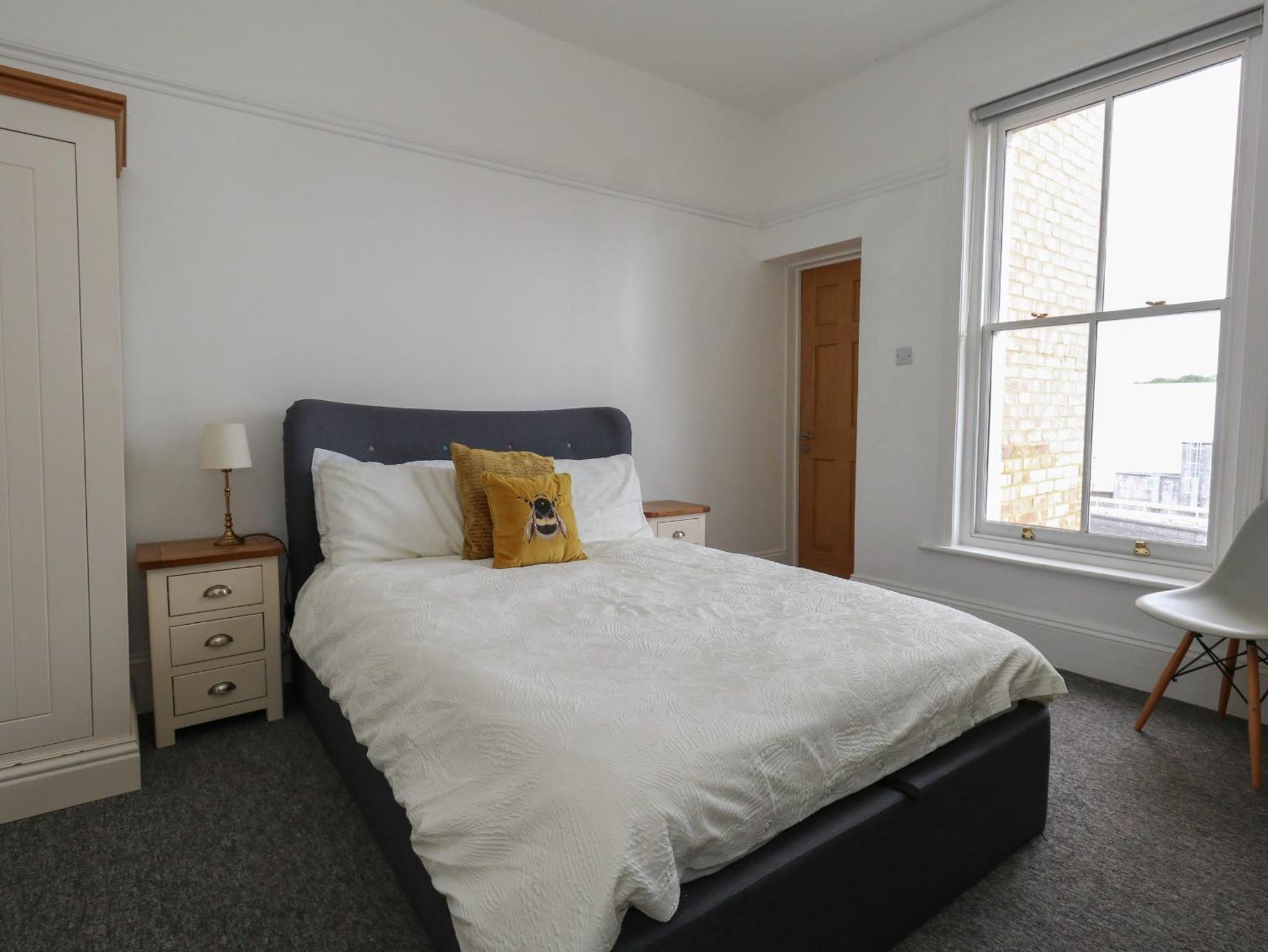 Flat 2 *