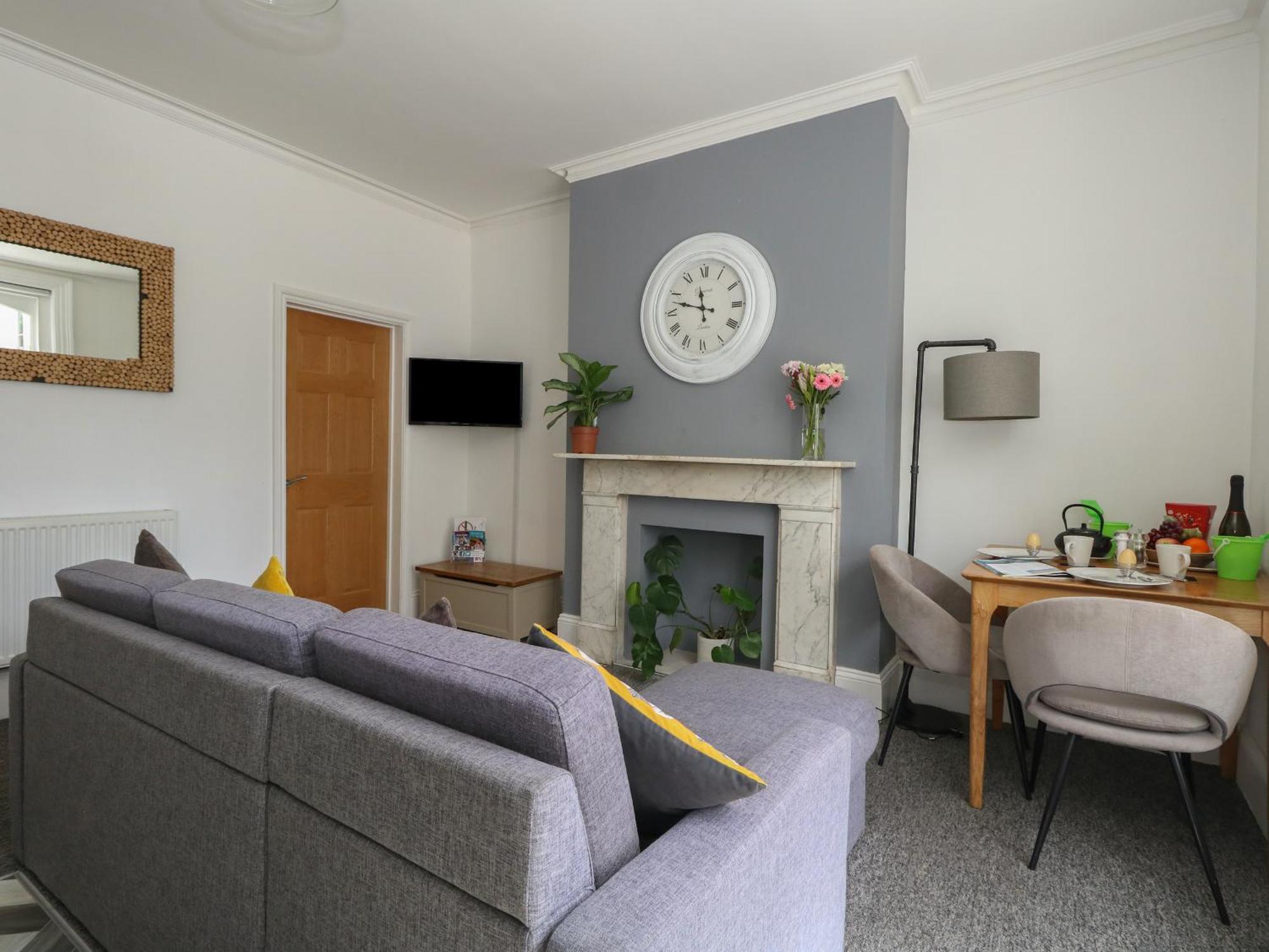 Flat 2 Apartment
