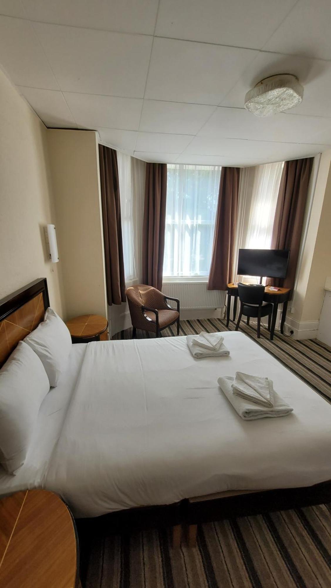 Heathlands Hotel