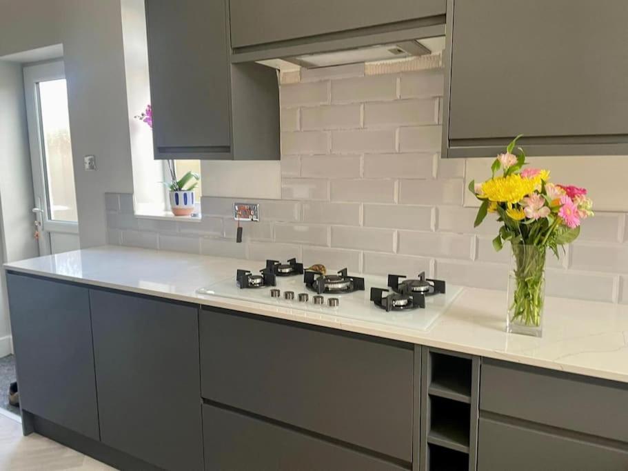 Charming 3-bedroom House With Private Garden Bournemouth