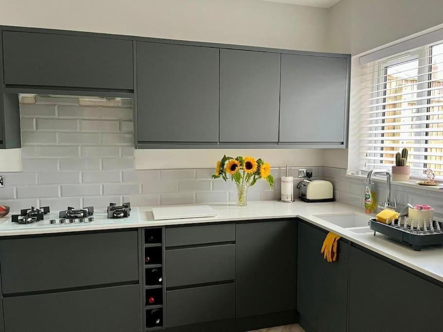 Holiday home Charming 3-bedroom House With Private Garden