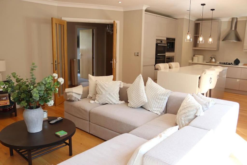 The Bourne, Westbourne Apartment *