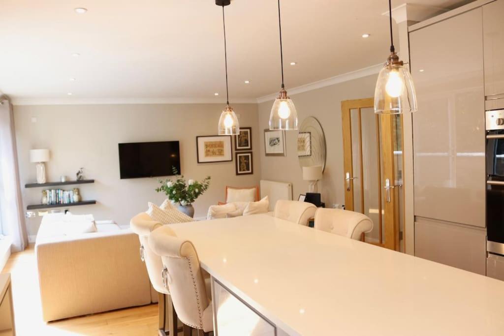 The Bourne, Westbourne Apartment *