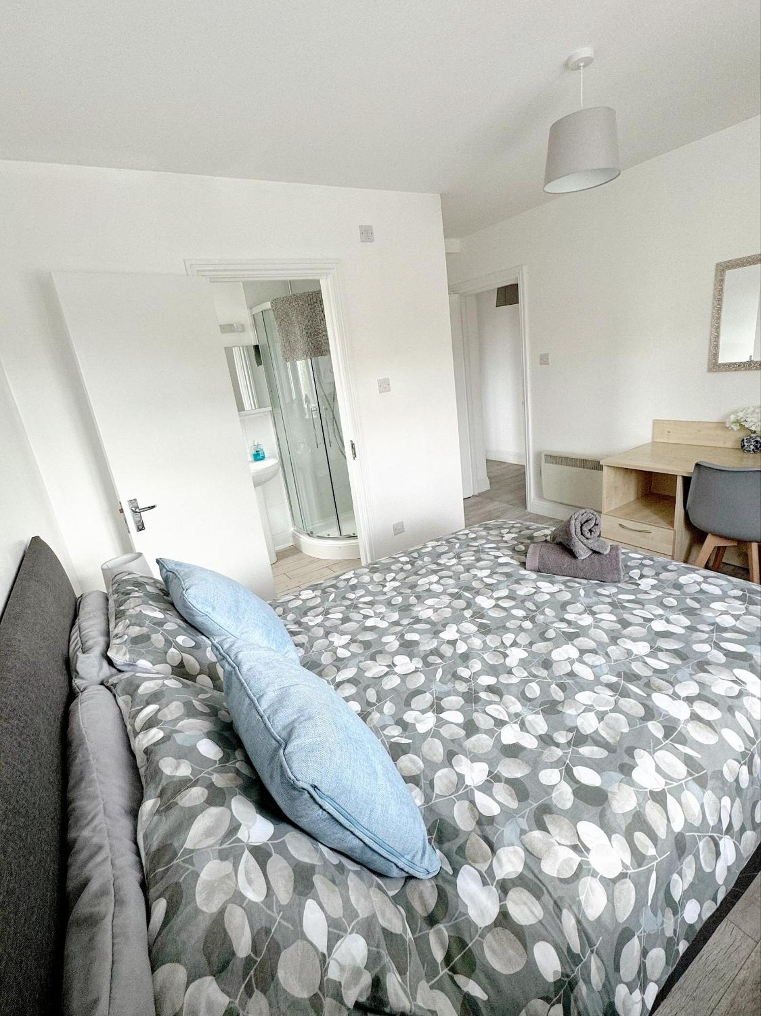 Apartment Flat 12 Palm Court *