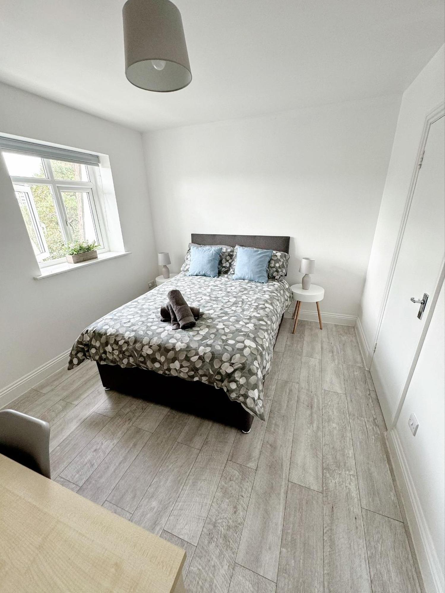 Apartment Flat 12 Palm Court *
