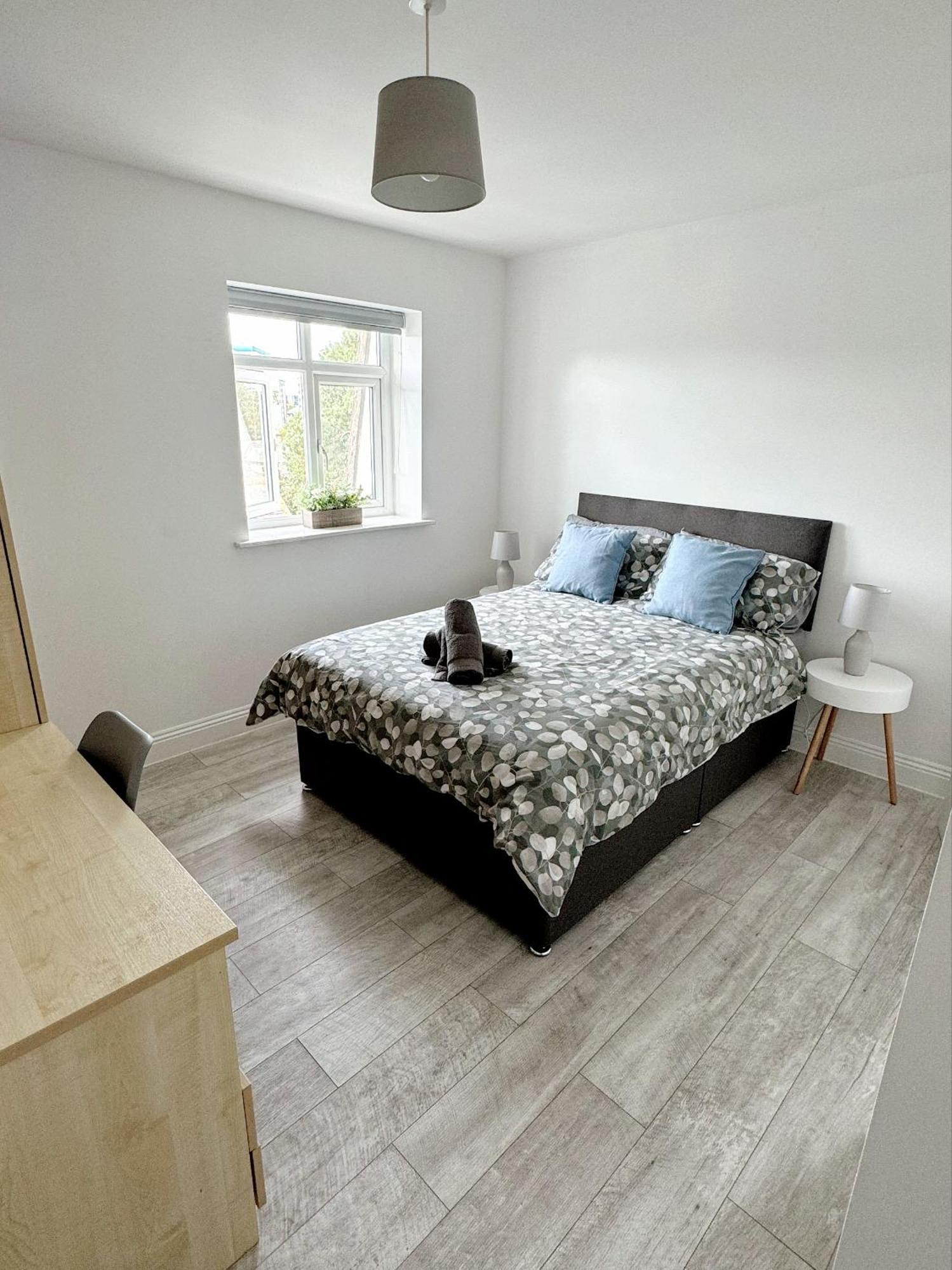 Flat 12 Palm Court *