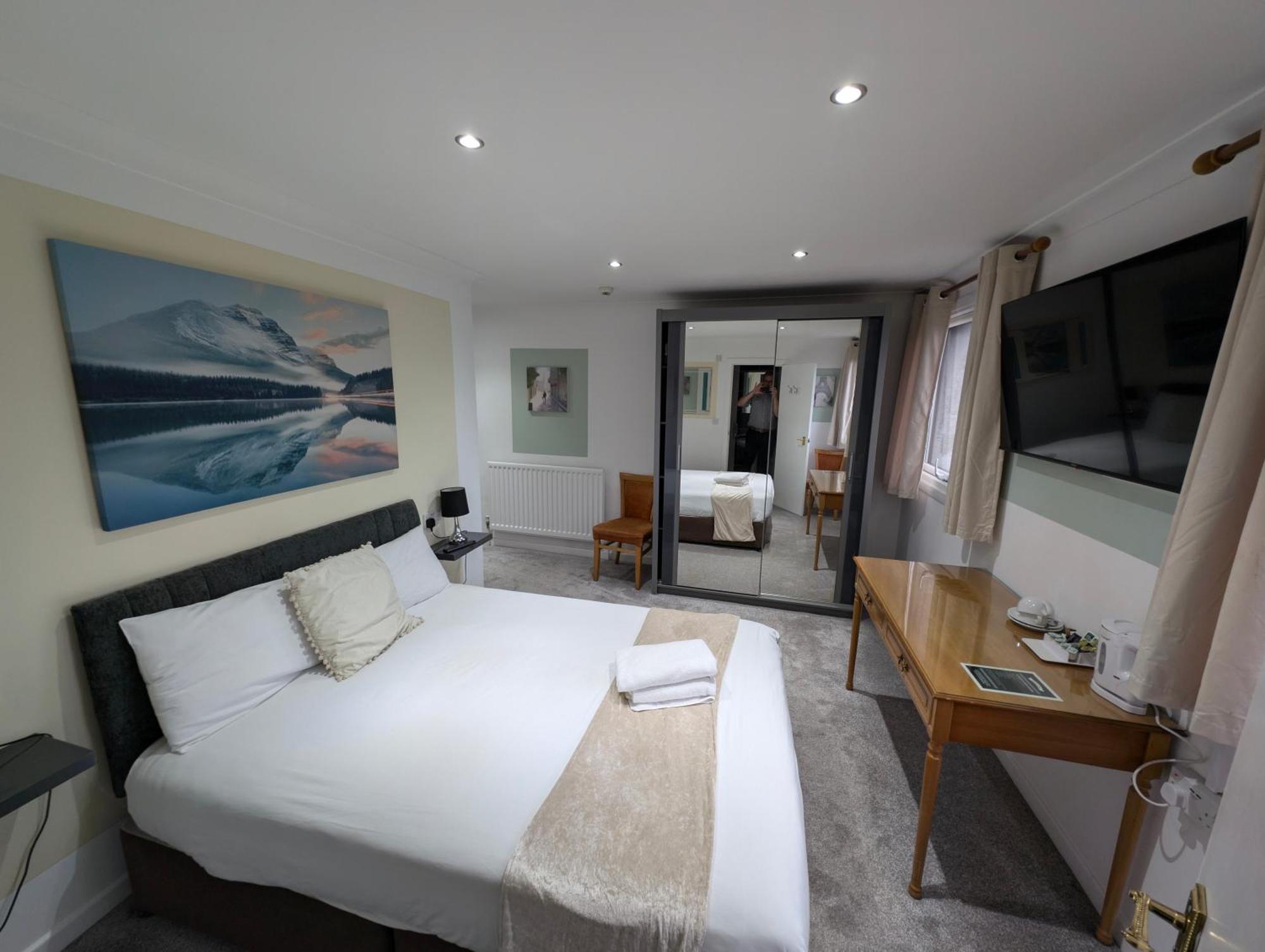 Cecil Court Hotel 3*