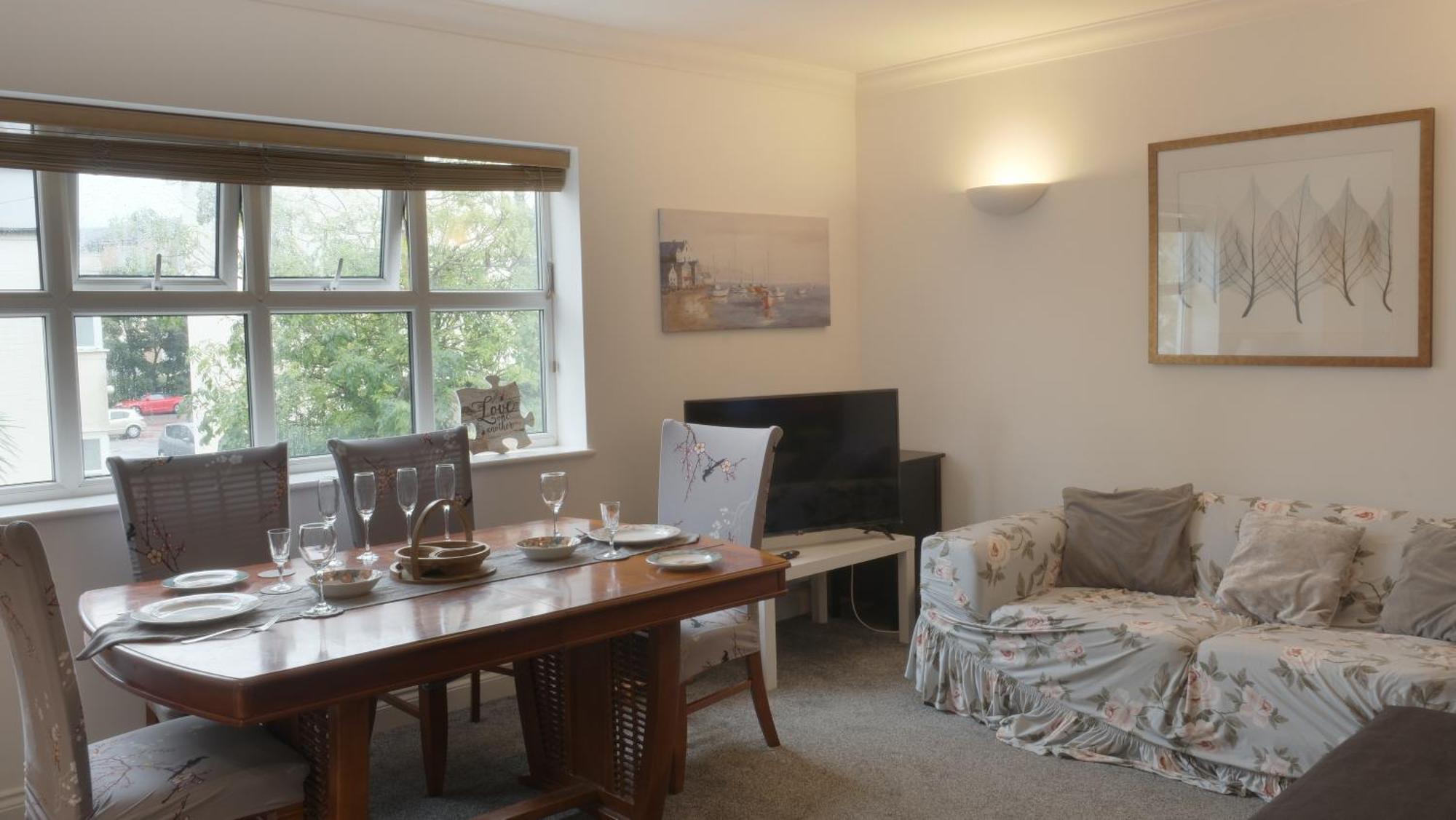 Beachside Retreat 3 Bedroom 3 Bathroom Seaside With Parking Apartment