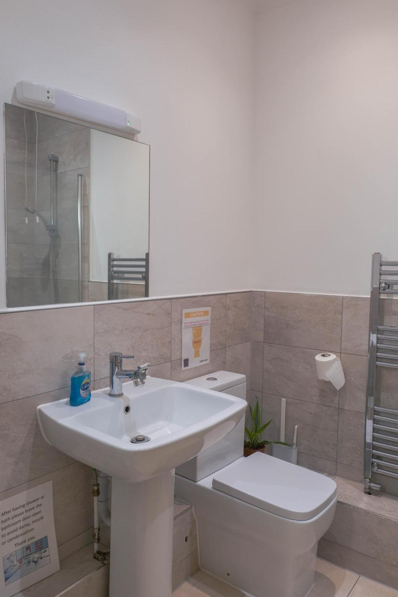 Beachside Retreat 3 Bedroom 3 Bathroom Seaside With Parking *