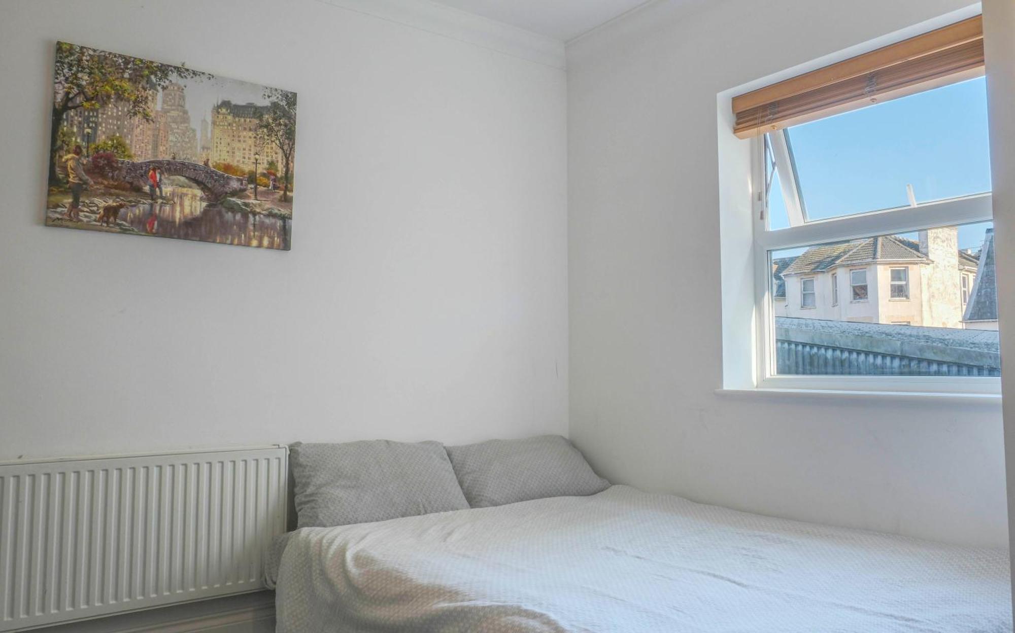 Beachside Retreat 3 Bedroom 3 Bathroom Seaside With Parking Apartment Bournemouth