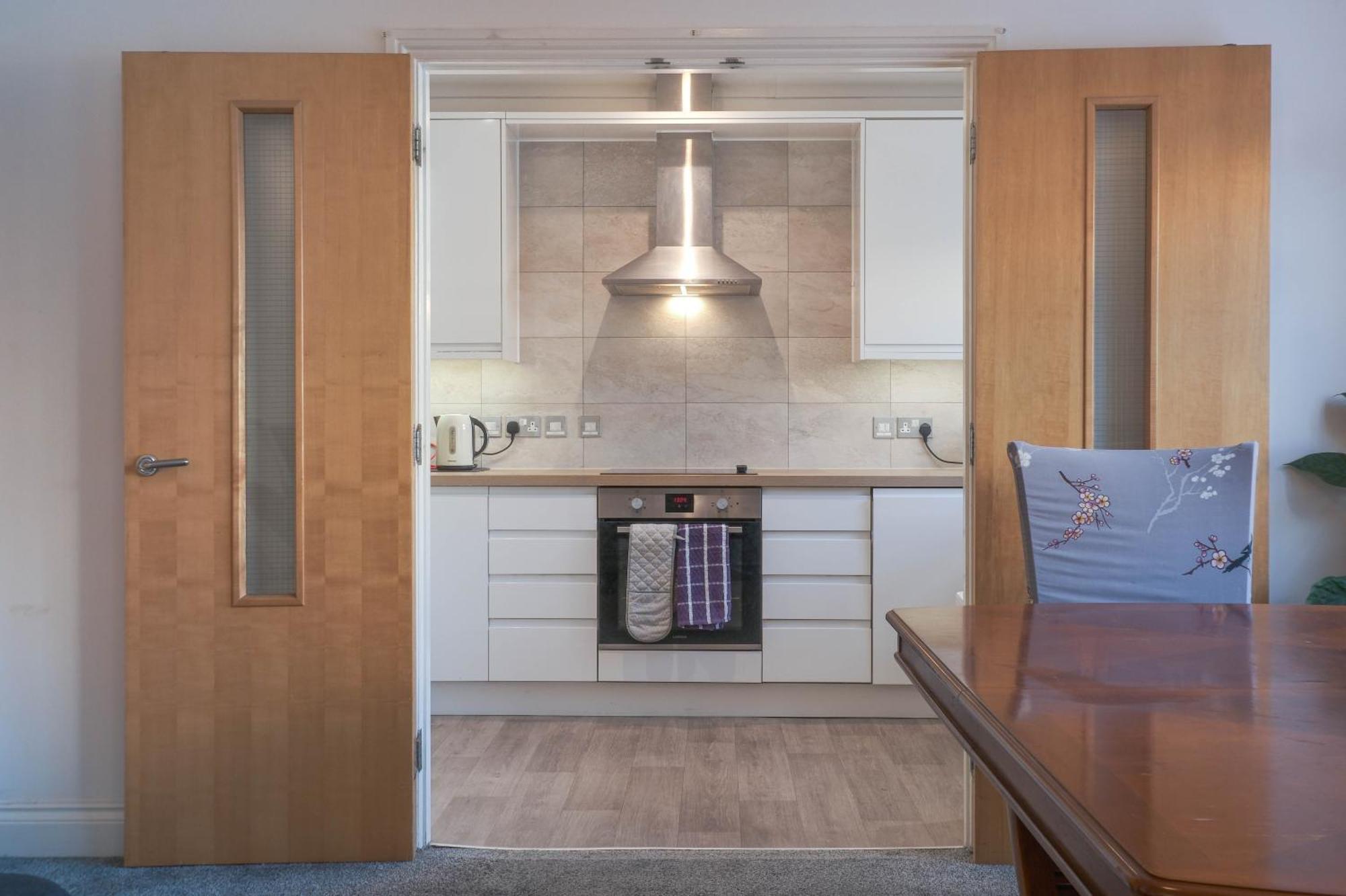 Apartment Beachside Retreat 3 Bedroom 3 Bathroom Seaside With Parking Bournemouth