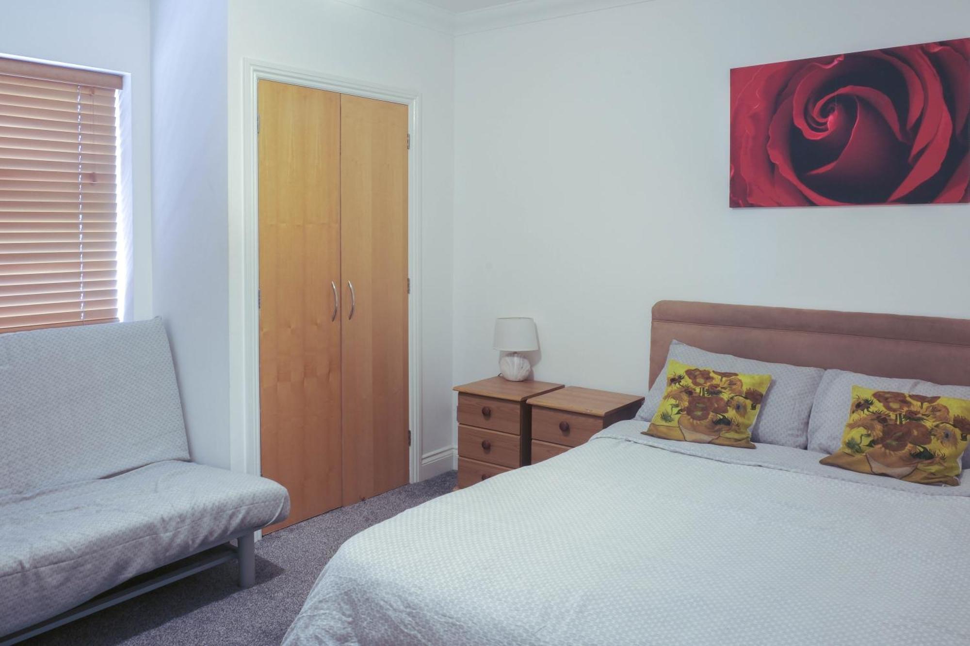 Beachside Retreat 3 Bedroom 3 Bathroom Seaside With Parking Apartment Bournemouth