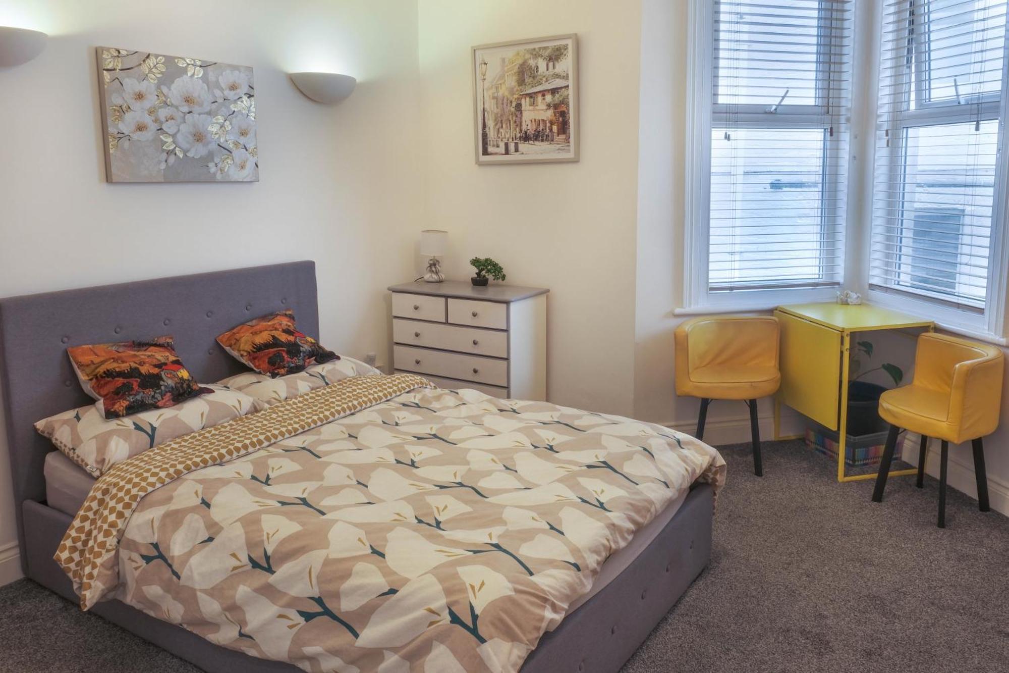 Beachside Retreat 3 Bedroom 3 Bathroom Seaside With Parking Apartment *